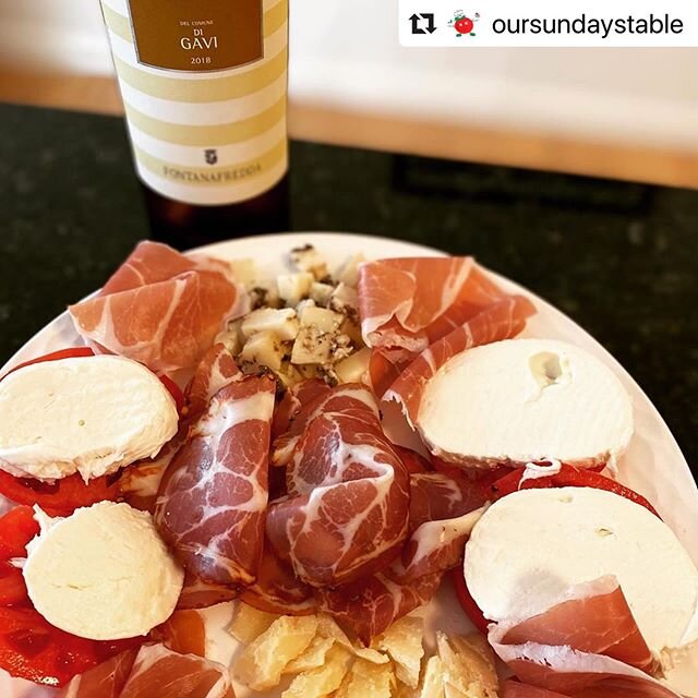 Gorgeous! 🐷🍅 🙏 #Repost @oursundaystable 
Happy hour, look at those colors!! #happyhour #salumi #vino #antipasti #snacks #wine #friday #stillhome #staysafe #eatup #pizzanight #weekend #partyathome