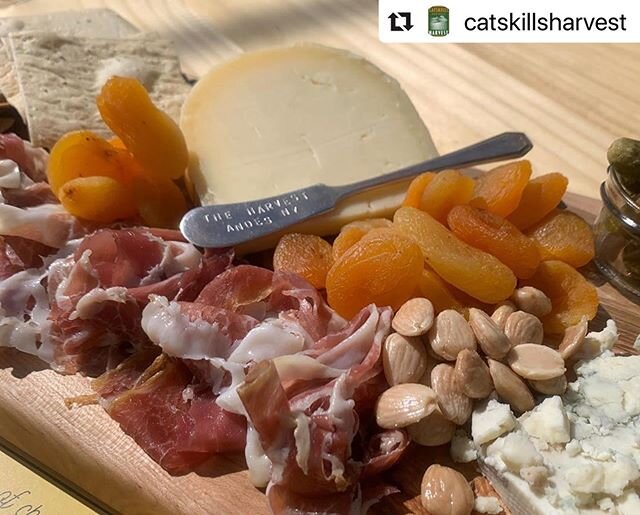 😍😍 #Repost @catskillsharvest 
The perfect cheese board does not exist- said no one ever. Introducing our very first Cheese Board To-Go!! Packed perfectly in a barn box and packed full of local and regional goodies to dazzle your friends and family.