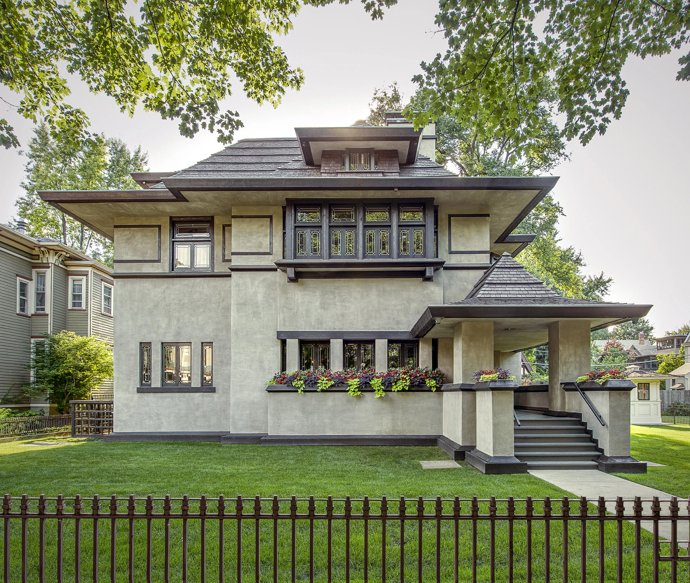 Dinner for 6 in Frank Lloyd Wright’s 1906 Hills-DeCaro House, Oak Park with Publican Chef