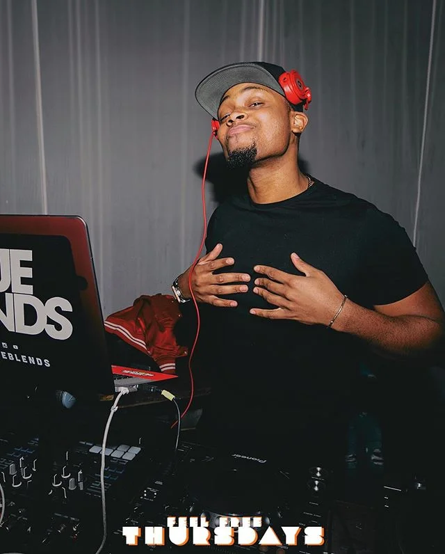 Thursdays can either be calm, thirsty, or just a pretty damn good time. #FeelFreeThursdays EVERY Thursday @barschimmi w/ @djtrueblends & Friends. P.S. happy hour doesn’t have to be early anymore...Feel free to drink good for low till 11 pm!
It’s what you make it and feel free to bring friends! #FeelFreeThursdays Happy hour 9 to 11pm. Come watch the game, grab a drink, and  enjoy Thursday nights again! Link in bio to RSVP