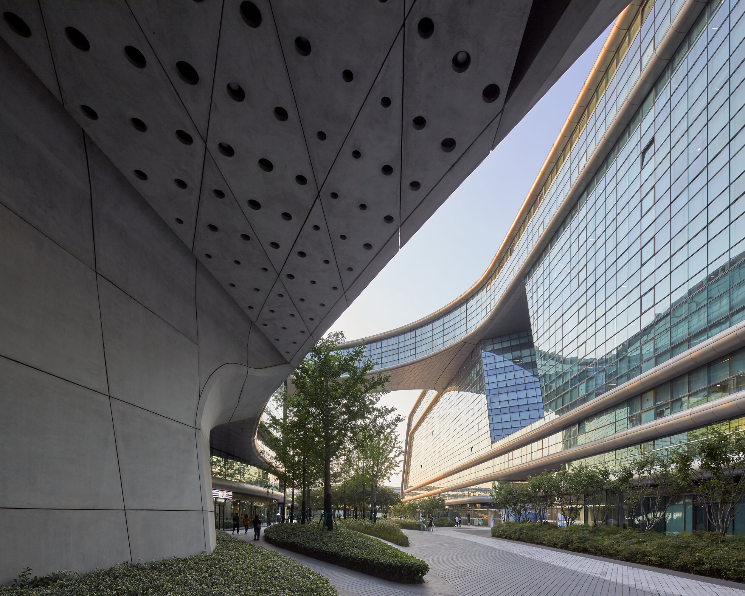 SohoShangahi_ZahaHadid_davidmchristian.com_DC_8140_2_v3.jpg