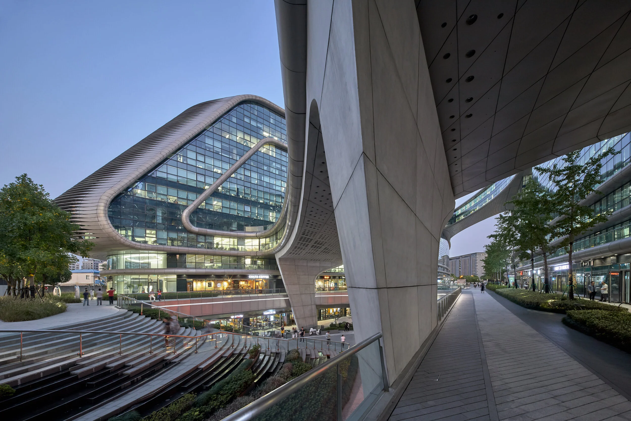 SohoShangahi_ZahaHadid_davidmchristian.com_DC_8418_4.jpg