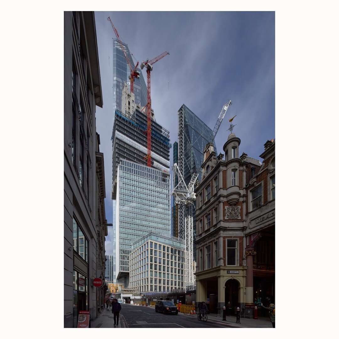 Photographed yesterday, @wilkinsoneyre&rsquo;s 8 Bishopsgate under construction in the City of London.
.
.
.
.
.
#wilkinsoneyre #8bishopsgate #constructionphotography #cityoflondon
