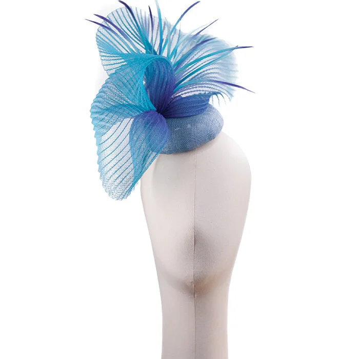 mariaetkindmilllinery_lightblue_straw_feaher-and-crin_splash.jpg