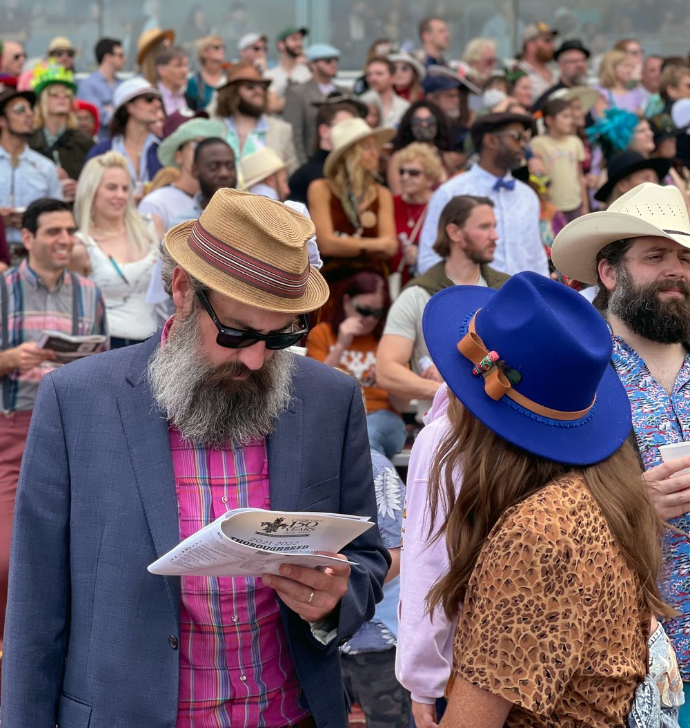 mariaetkindmillinery_racetrack2021_crowd.jpg