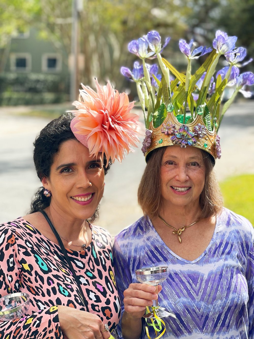  Maria Etkind and hat parade organizer Claudia Lynch. 