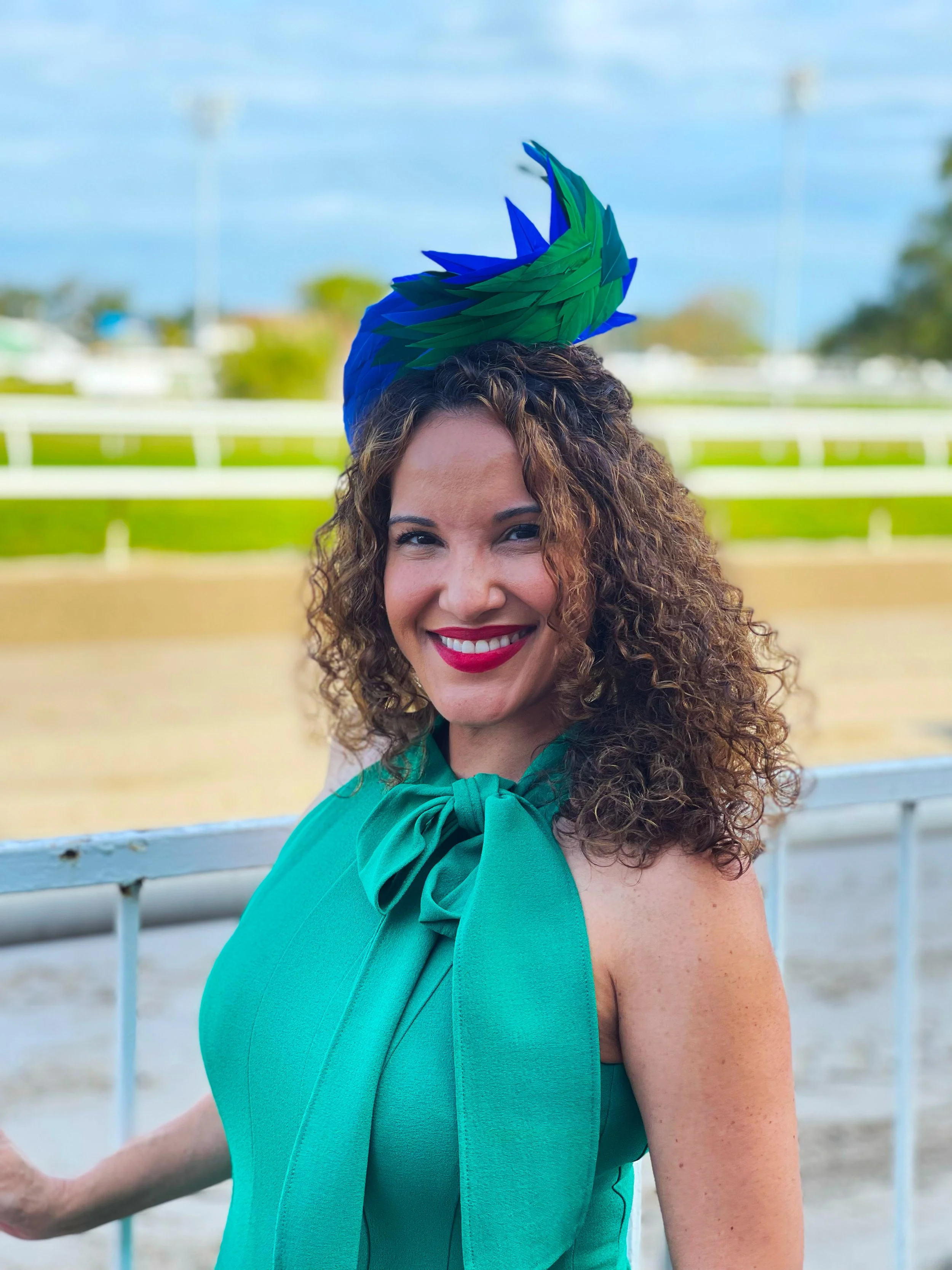 mariaetkindmillinery_racetrack2021_peacockgirl.jpg
