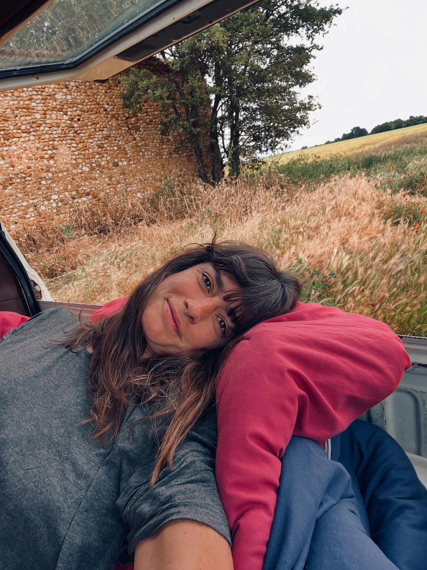 June photo dump ☀️🐌🥾🌲⛰️🏞️📚🌄🦦

Les kiffs d&rsquo;un mois sur la route avec P&eacute;n&eacute;lope le Toy.

Ce dont je veux me souvenir :

Tous les r&eacute;veils en pleine nature et les chants des oiseaux le matin 
L&rsquo;essentiel au quotidie