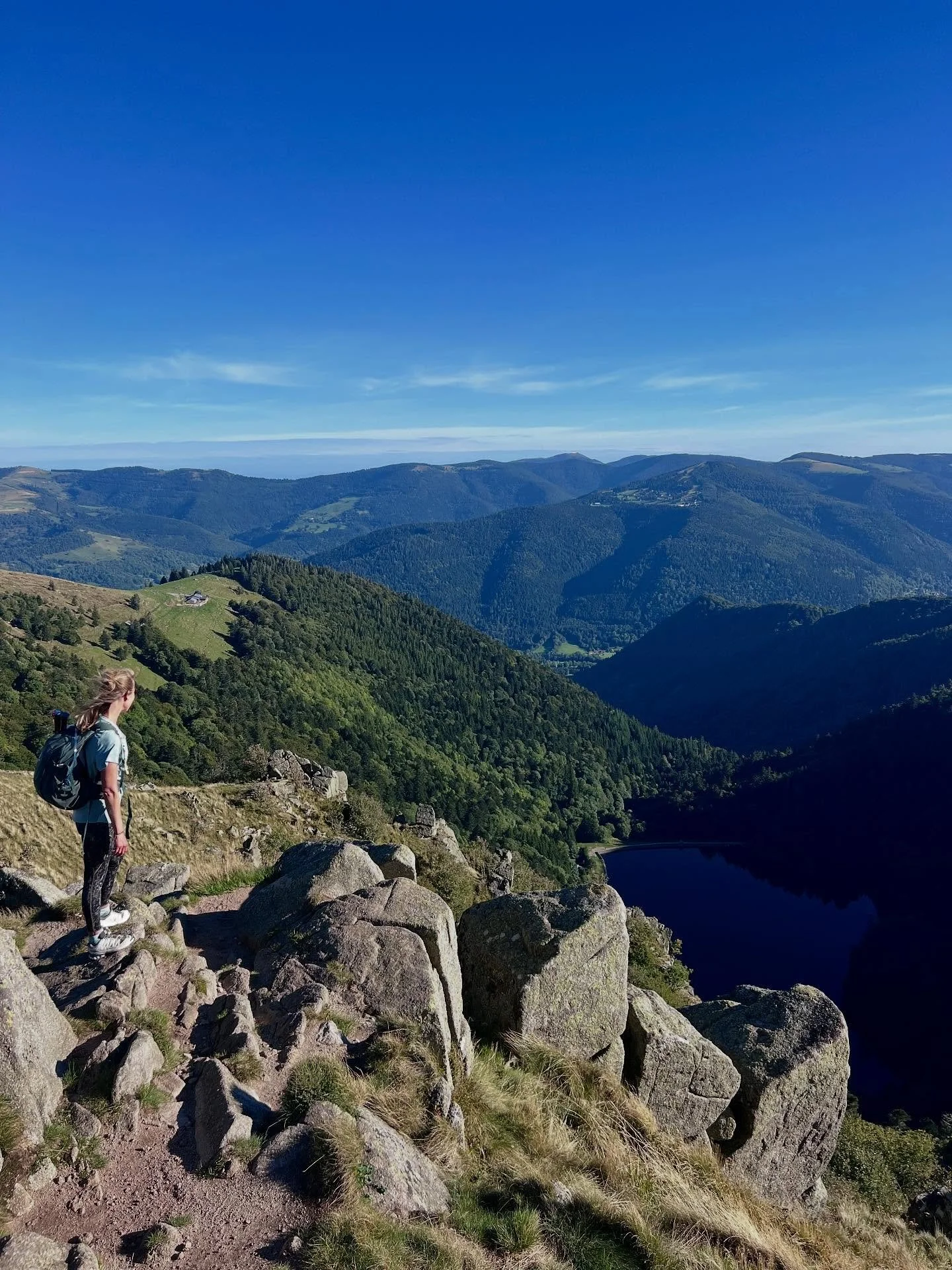 Clap de fin sur ces 5 jours de s&eacute;jour randonn&eacute;e et bien-&ecirc;tre dans les Vosges.

Encore une magnifique parenth&egrave;se que j&rsquo;accompagnais avec beaucoup d&rsquo;amour.

De la lumi&egrave;re qui p&eacute;n&egrave;tre et rechar