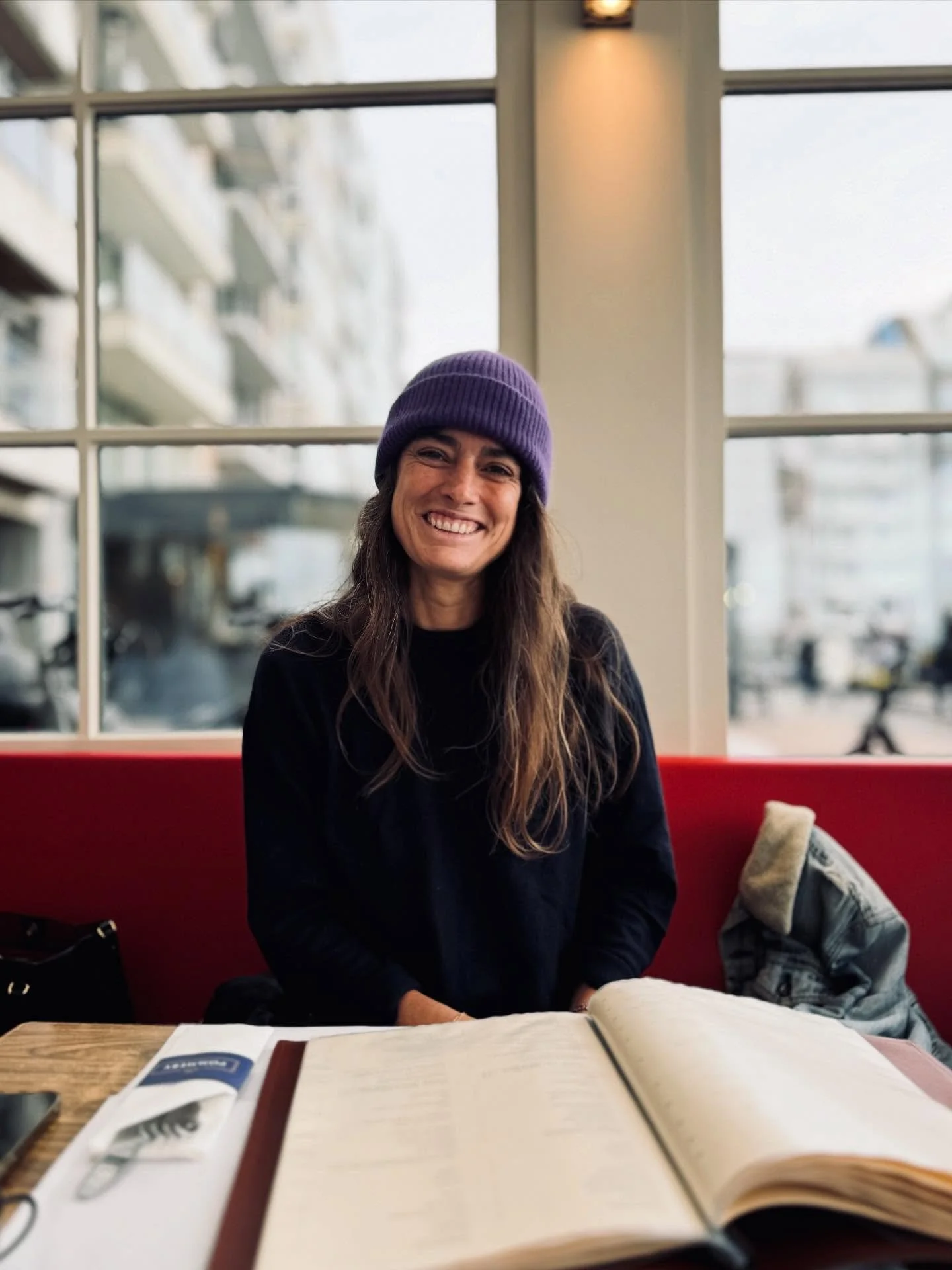 Hello, moi c&rsquo;est Caro, j&rsquo;ai 41 ans et je kiffe ma vie.
Voil&agrave;, c&rsquo;est dit !

Je suis Caroline. Une &eacute;picurieuse, curieuse &eacute;picurienne, multi passionn&eacute;e, g&eacute;n&eacute;raliste, amoureuse de tout ce que l&