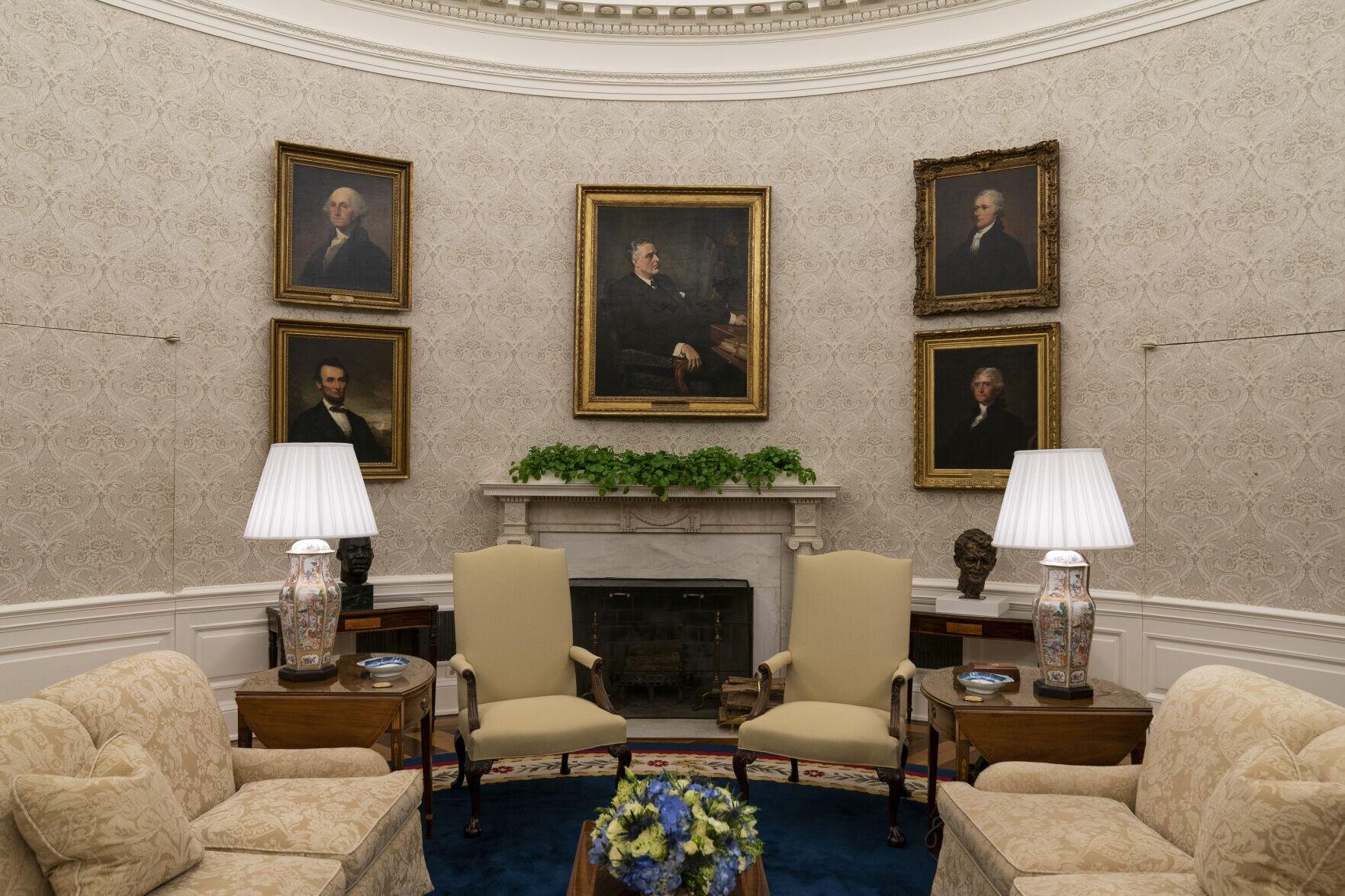 Portrait of Franklin D. Roosevelt above the fireplace. © Alex Brandon / AP.