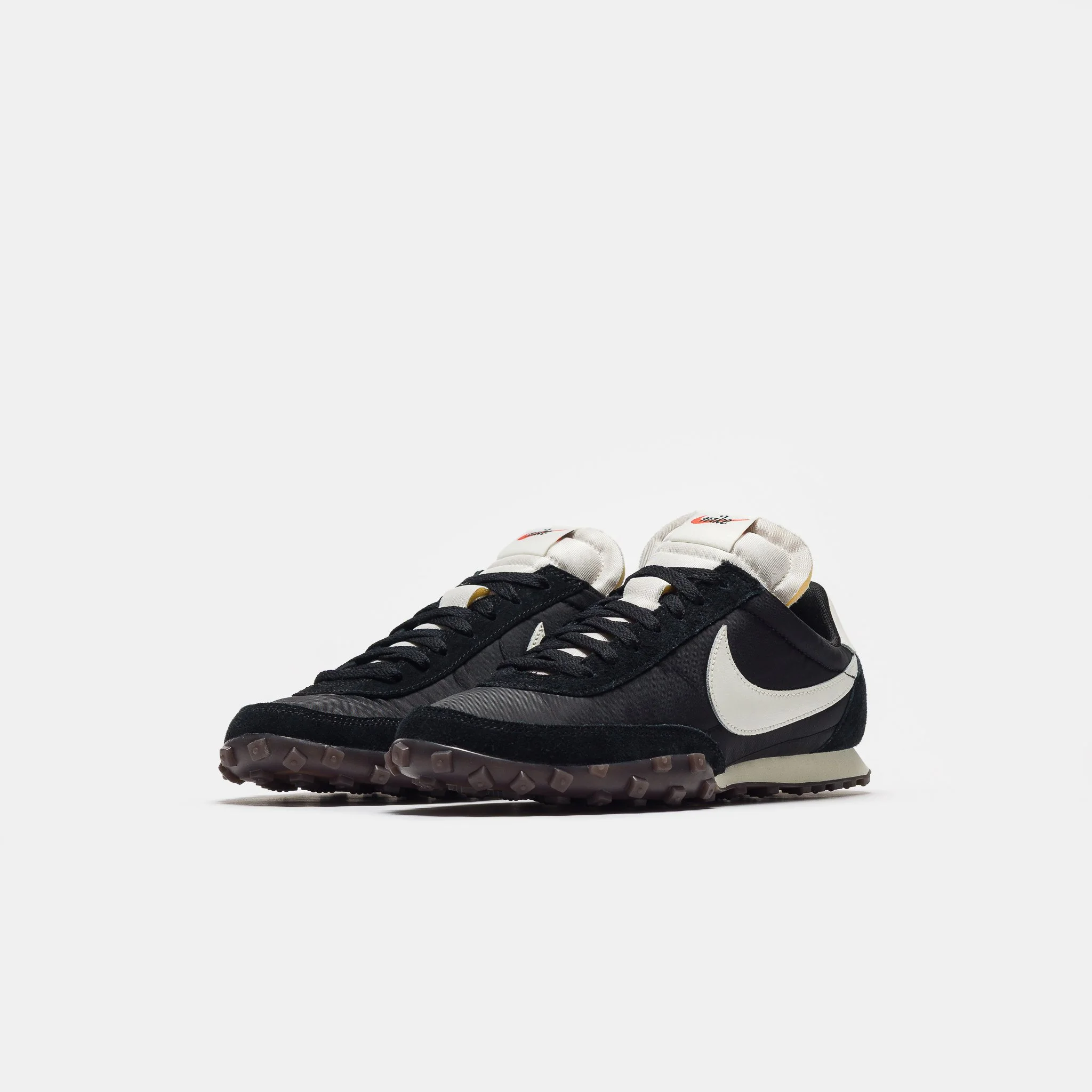 NOTRE-CHICAGO-Nike-WaffleRacerinBlack-Sail-CoconutMilk-IM8658-001-195237.jpg