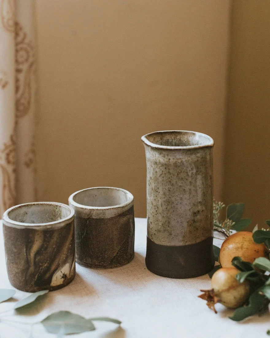 pourer + marbled cup set