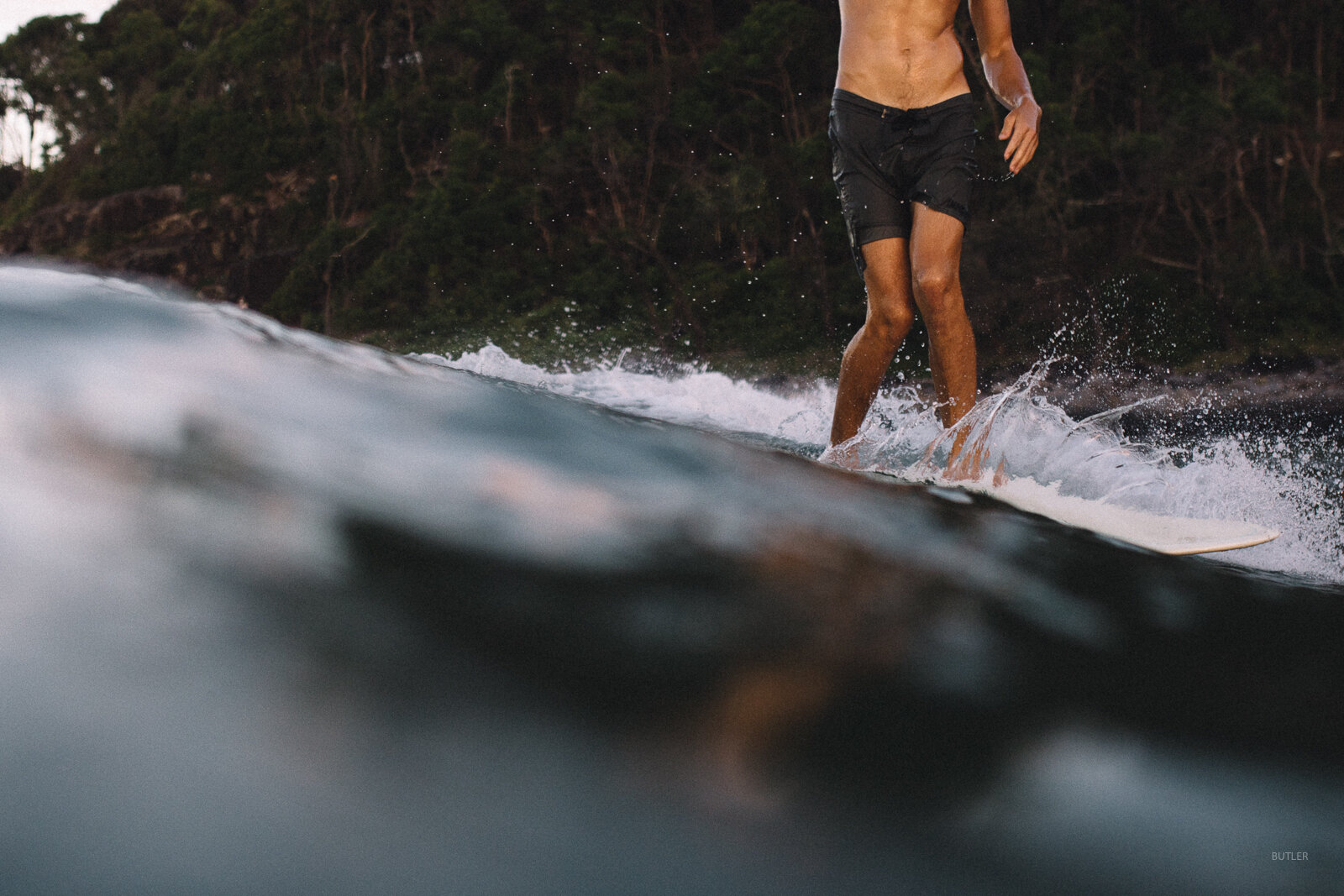 toby-butler-photo-devon-cornwall-lifestyle-photogrpher-photography-travel-culture-commercial-editorial-advertising-marketing-photo-surfer-girl-swimwear-sports-wear-clothing-england-united-kingdom-europe50.jpg