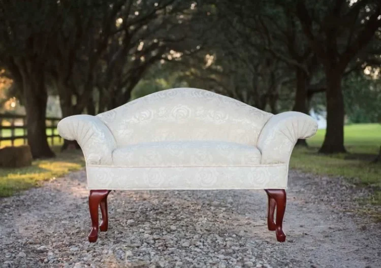  ANTIQUE CREAM SETTE