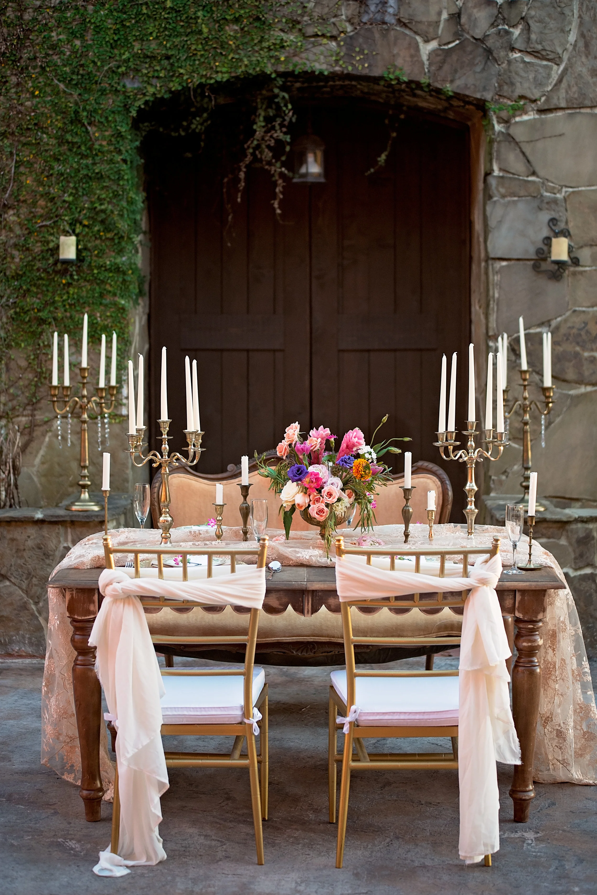  DECORATIVE WOODEN TABLE