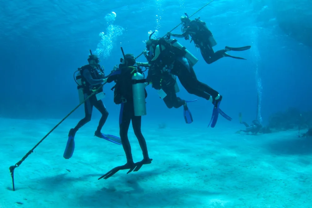 Instructor candidate learning descent techniques during the PADI IDC