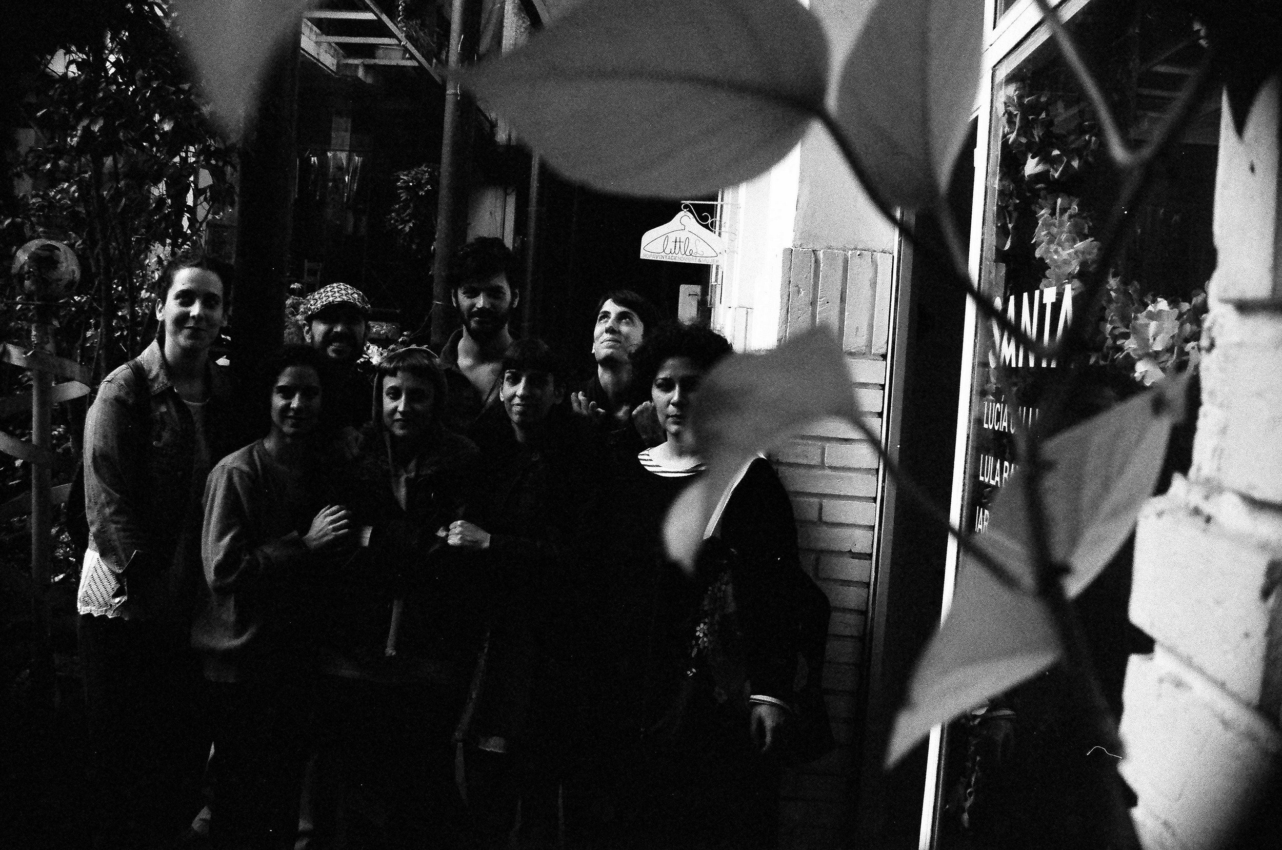 Foto por Lula Bauer luego del montaje con Ceci Estalles, Ger Paley, Gaspar Iwaniura y Lore Fernandez.