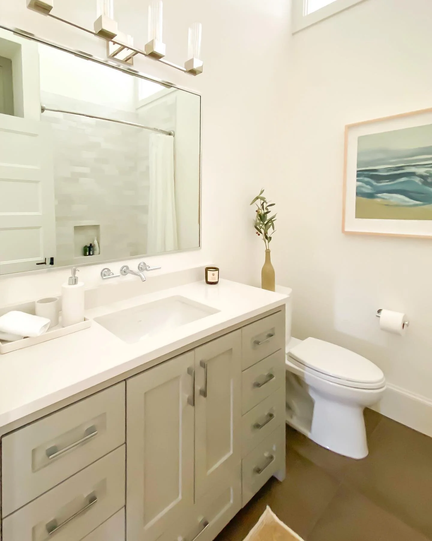 Another great before and after from our #vickery2020project
The guest bath got all new tile, vanity, plumbing fixtures , and mirror. 
.
.
.
.

#vickeryplace #eastdallas #lowergreenville #mstreets #homebuilder #dallasrealestate #customhomes #homedesig