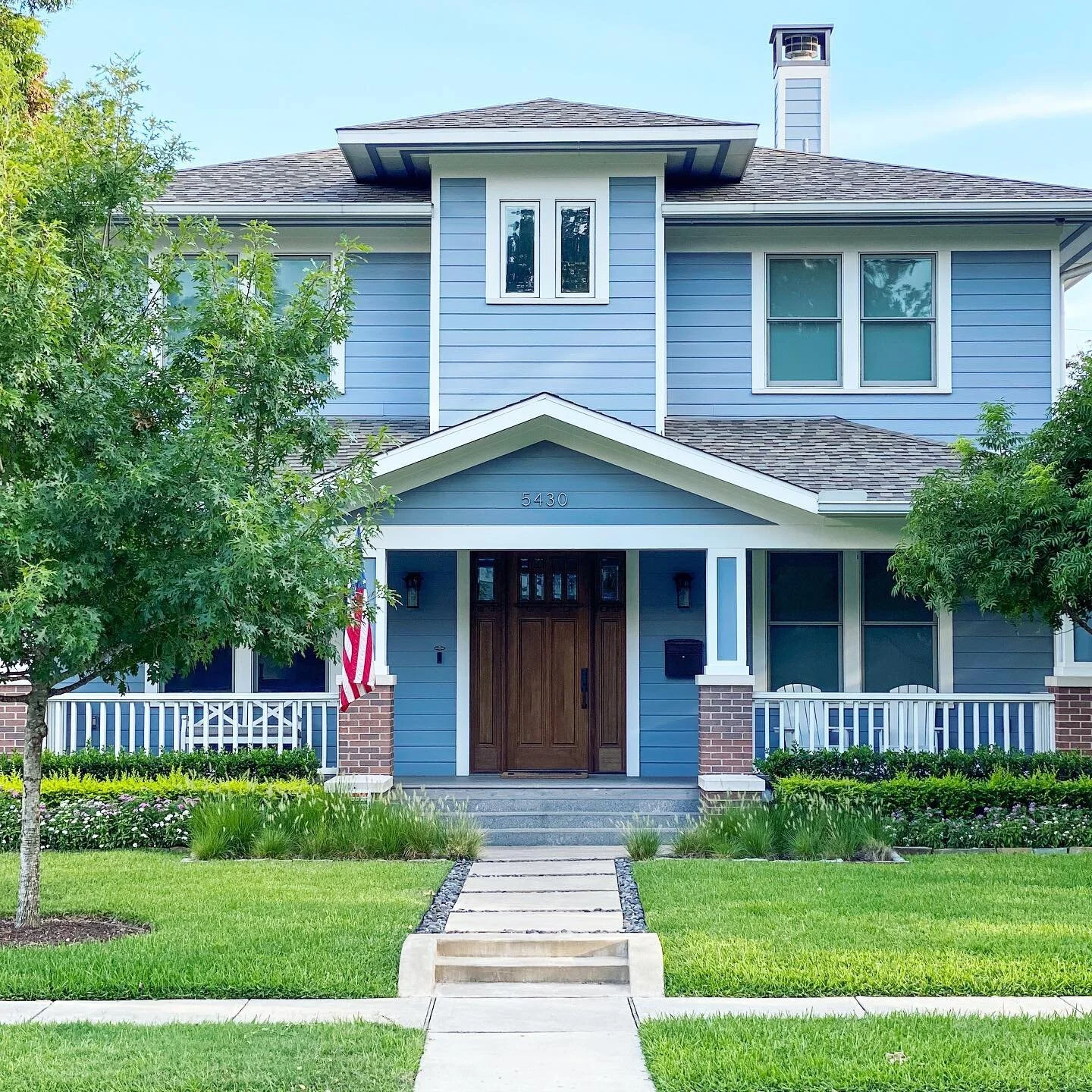 We finished this new construction, prairie stunner back in 2015 but here it is today, still 😍
New but timeless, our designs aim to elevate the @vickeryplaceneighborhood conservation guidelines above and beyond standard requirements.
#willis2015proje