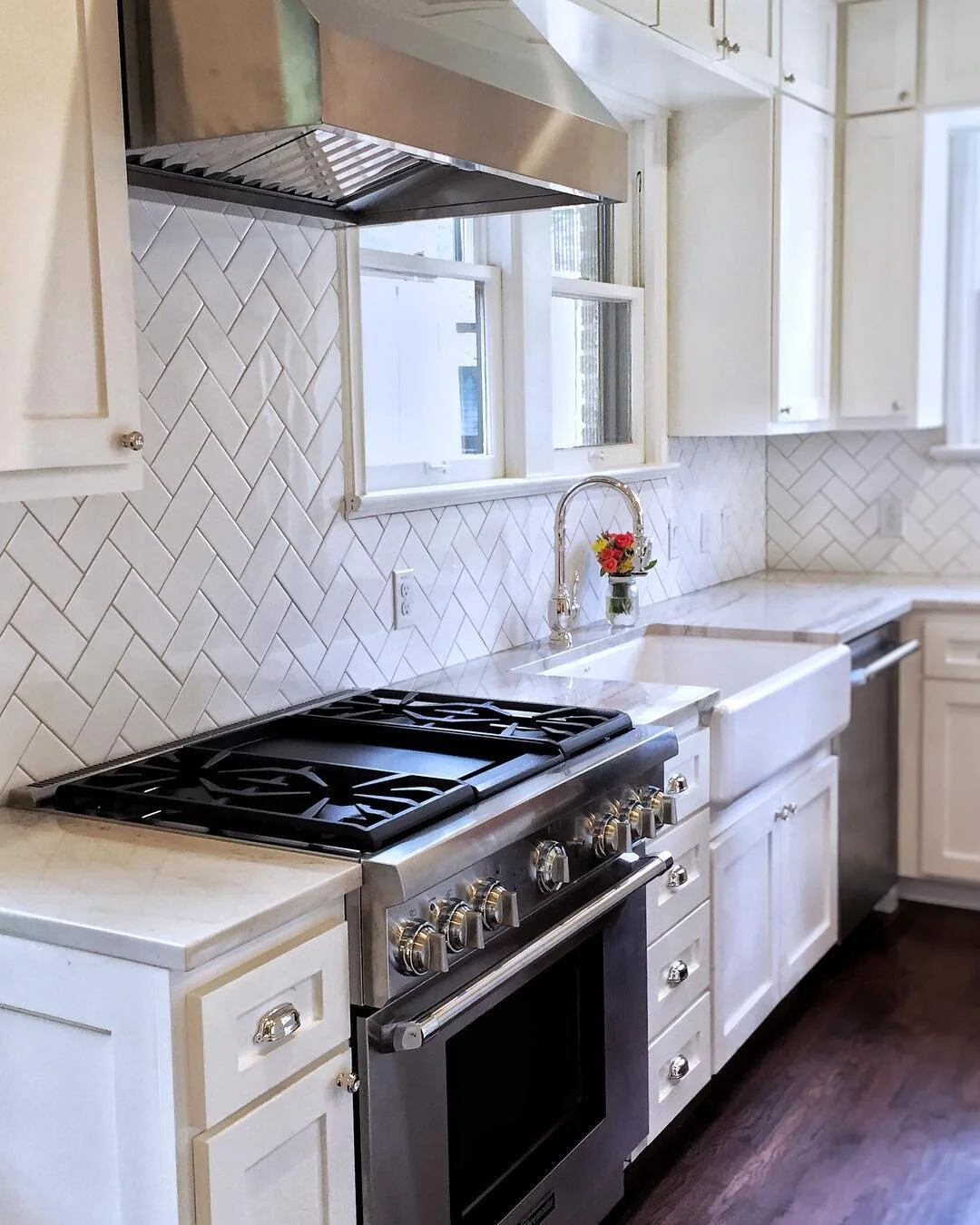 Sneak peak at our Lakewood renovation! For a full kitchen redo in a 1930's Tudor on Lakeshore, keeping with historic style was an obvious choice.
#eastdallas #lakewoodlivingstyle #dallasrealestate #remodeling