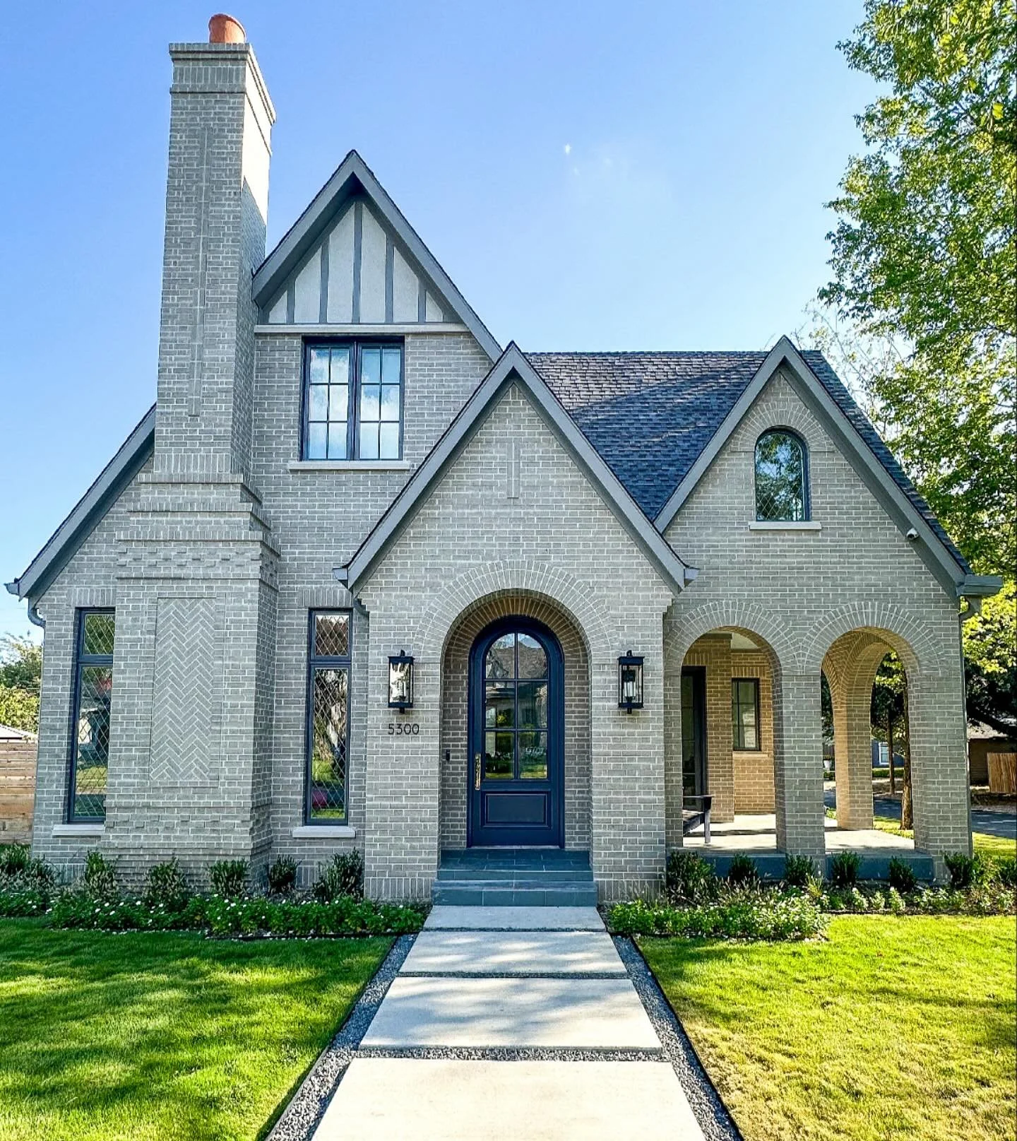 The #Richard2023Project is one of our most recent new construction completions. We designed this Tudor style house true to the architectural style and mixed in beautiful modern touches. We can wait to show you more inside!

#vickeryplace #tudorhouse 
