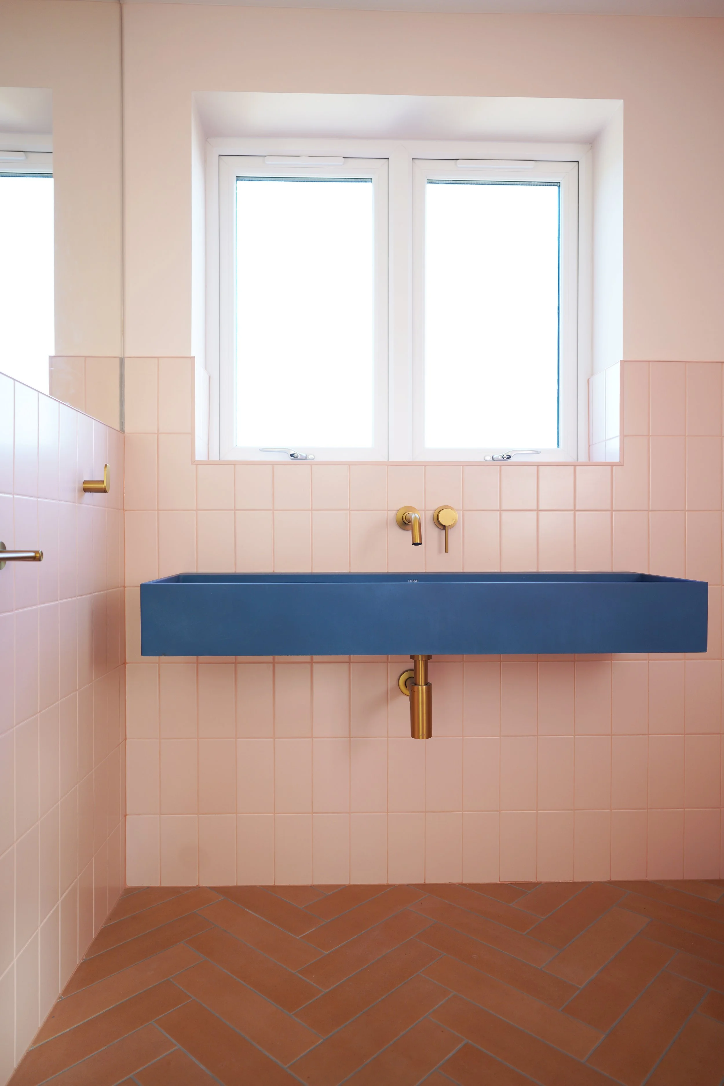 bathroom renovation Sheffield, pink bathroom, blue washbasin, brushed brass tap