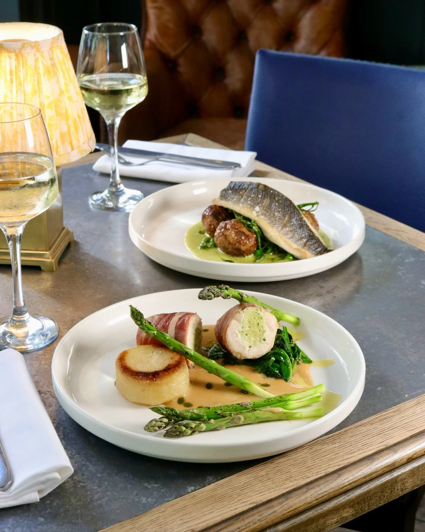Weeknight indulgence with our Table D’Hôte menu ✨🍴
2 courses for £22 and 3 courses for £25
We’re loving this week’s Chicken Bollotine with a Confit Garlic & Parsley Mousseline, Fondant Potato, Asparagus and