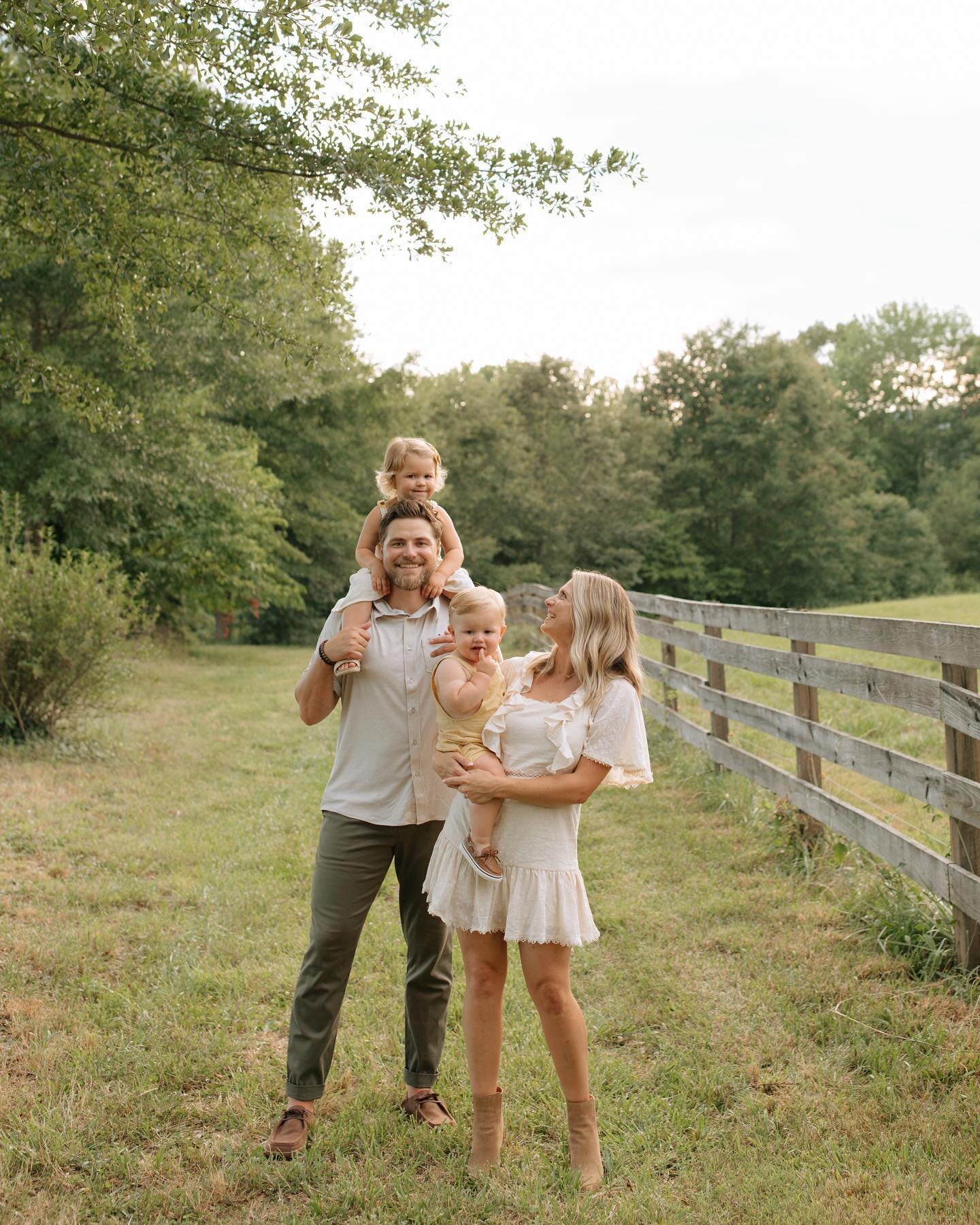 This fam 🫶🏼 It&rsquo;s always such an honor shooting on family land but this one was extra special. They recently moved to the area and these were their very first family photos on the land that their babies will make years and years worth of memor