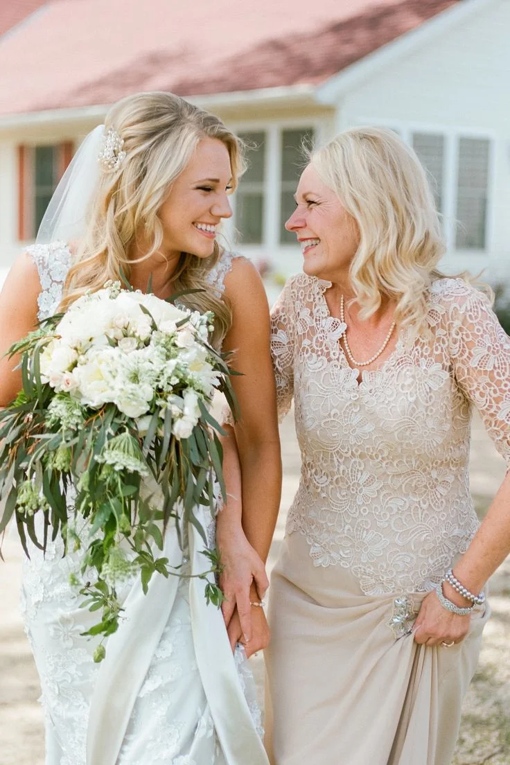 Your Guide to being the perfect Mother of the Bride. CLICK TO READ