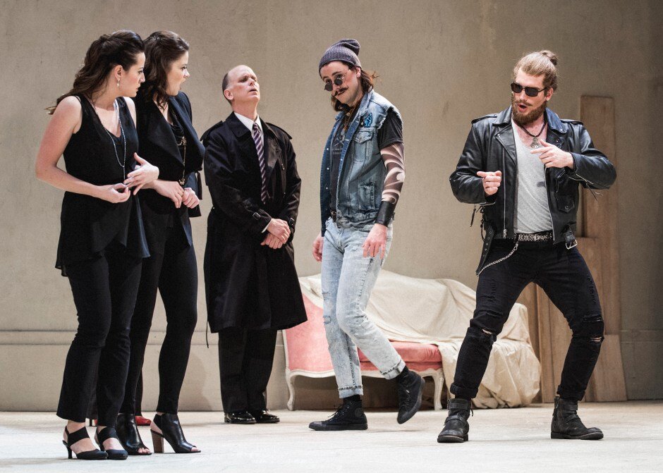 Guglielmo in  Così fan tutte  at Seattle Opera. Photo: Philip Newton. 