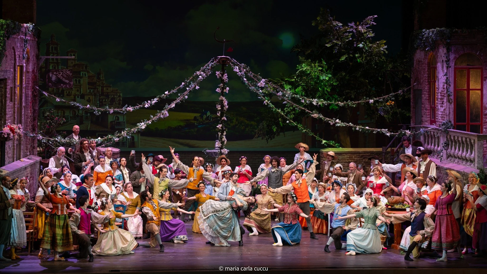  Dulcamara in  L'elisir d'amore.  Photo: Mariacarla Cuccu 