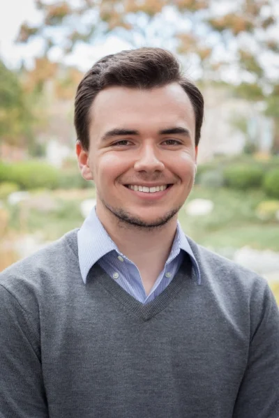 Jonathan Oliver pro headshot.jpg