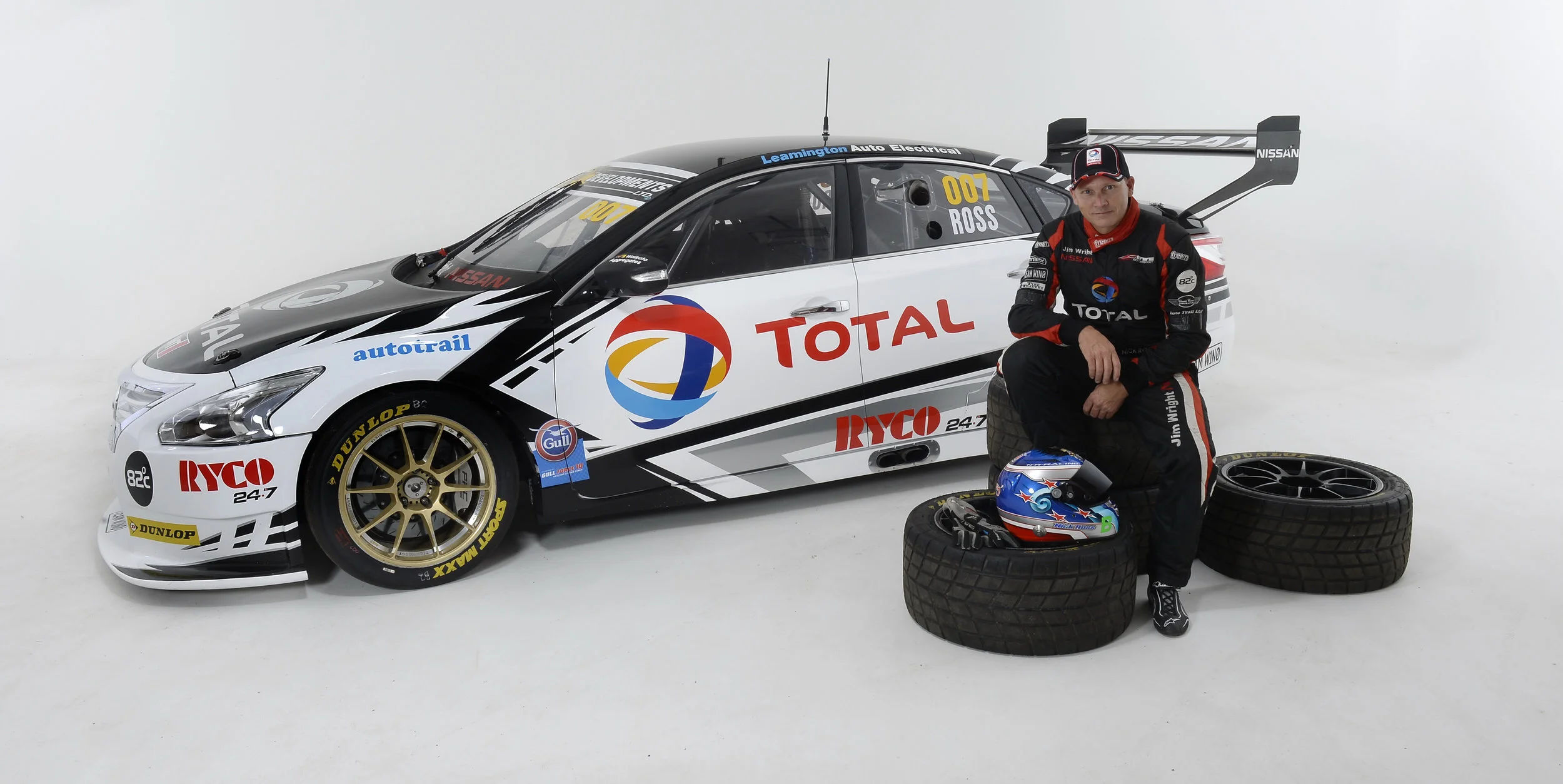 NickRoss_Studio_9-11-16_PhotoGeoffRidder_GR16590C cropped.jpg