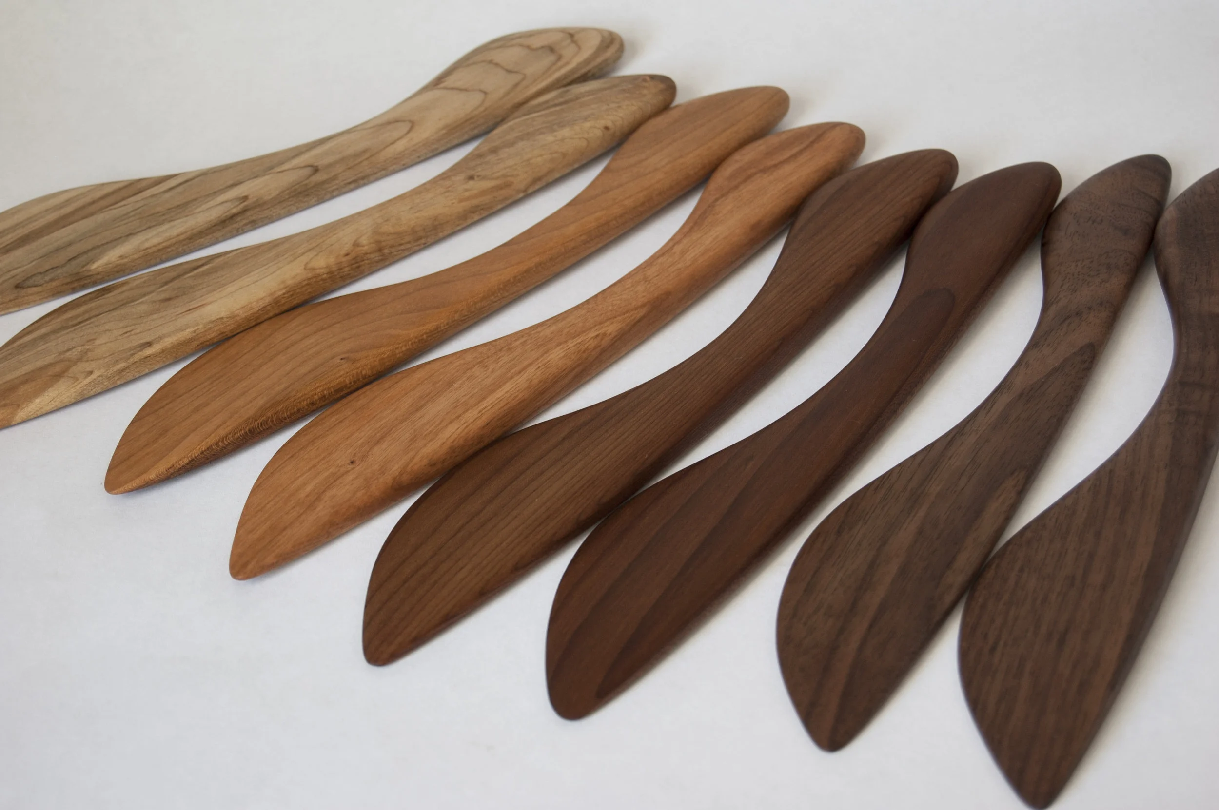 Knives_8_Wmaple_cherry_Rmaple_walnut.jpg