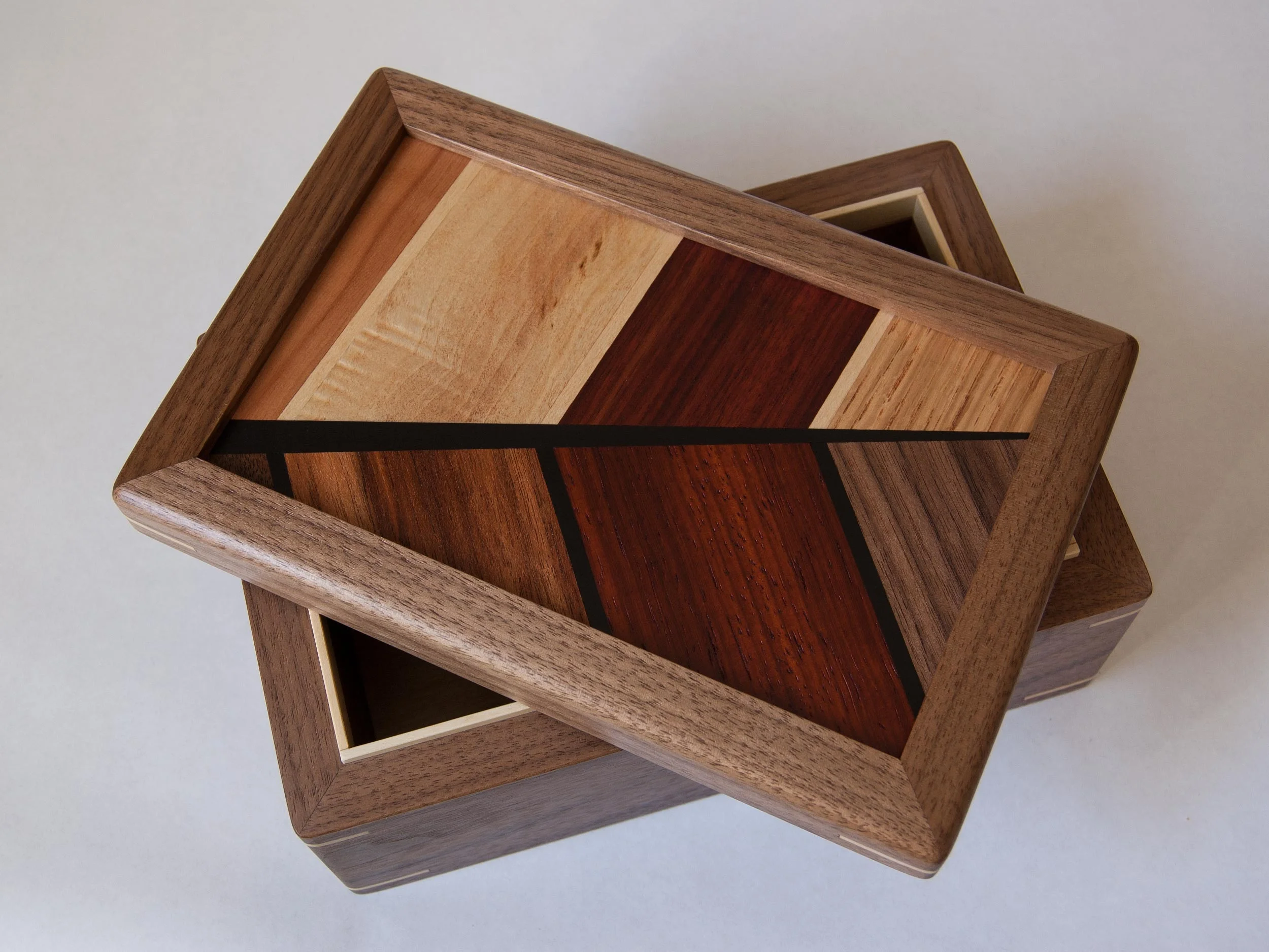 Box3_LidAngled.jpg