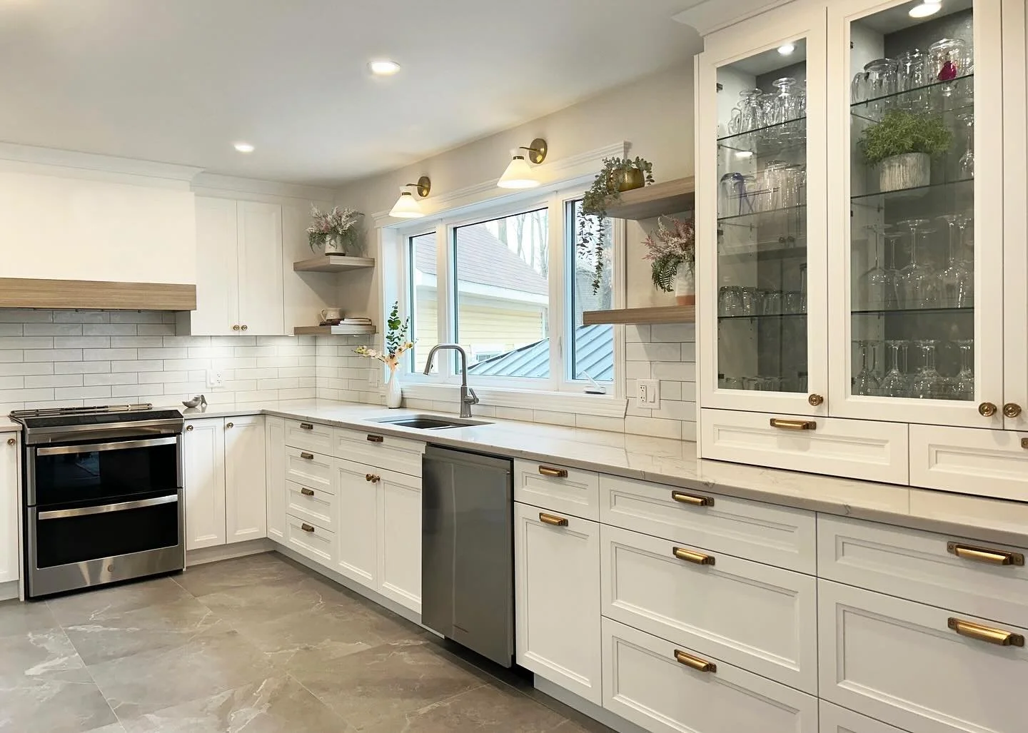 R&eacute;alisation Projet Duquette ✨

Confection d&rsquo;une nouvelle cuisine sur-mesure, classique et intemporelle. Modification de la salle &agrave; manger et du salon. Mandat : moderniser l&rsquo;espace &eacute;claircir, &eacute;purer et ajouter d