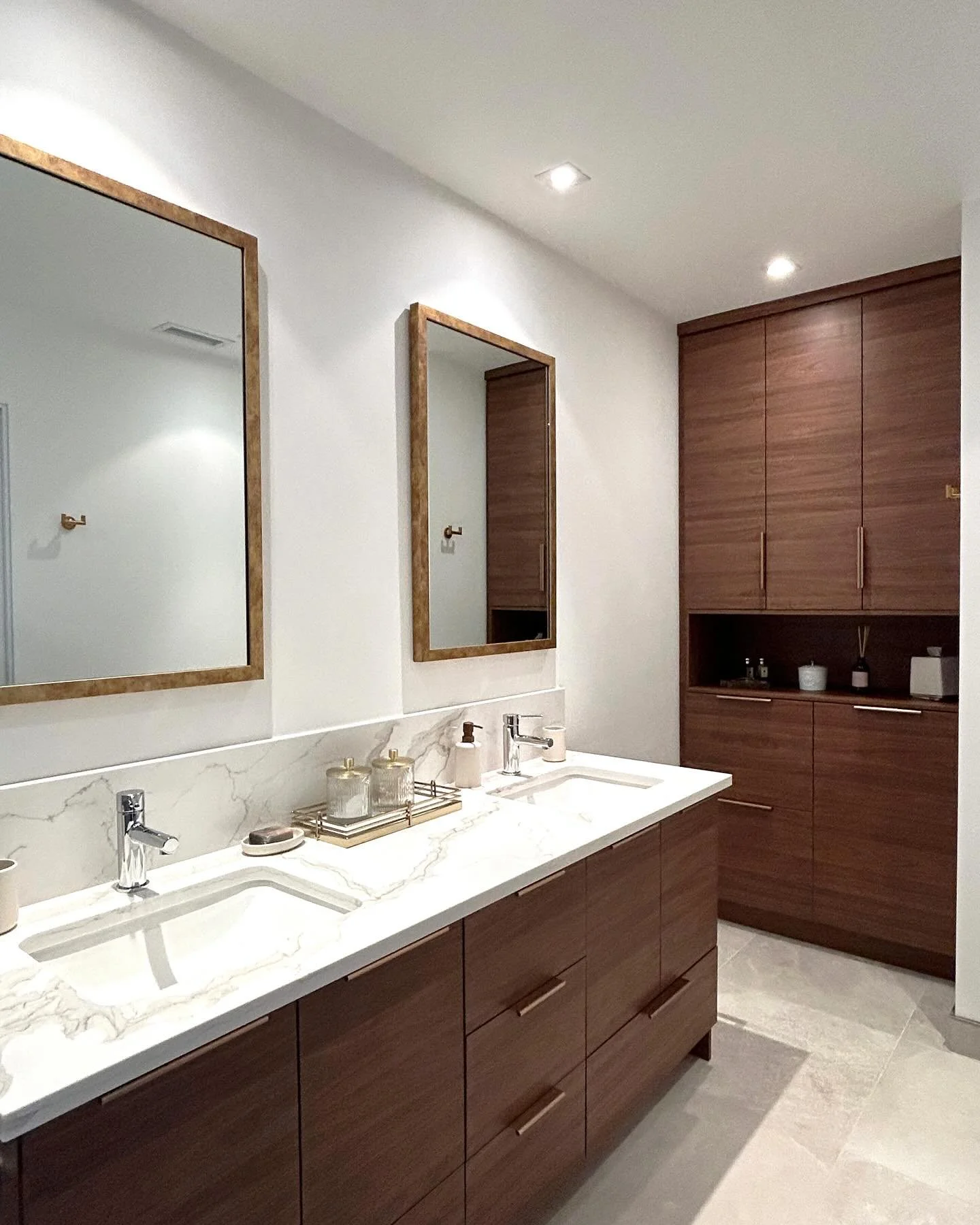 R&eacute;alisation salle de bain !! ✨🛁
.
.
.
#designer #designdeinteriores #bathroom #renovation #surmesure #haus 
.
. 
Pour voir d&rsquo;autres projets &mdash;>oxfordesign.com <&mdash;