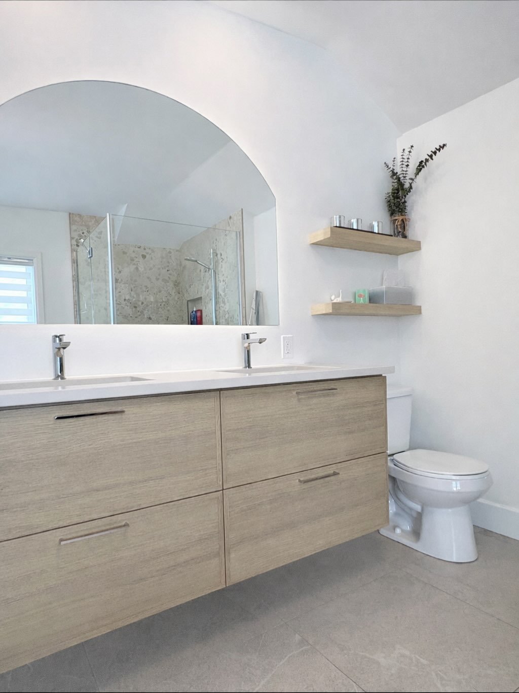 Nouvelle R&eacute;alisation : Salle de bain 🛁

Doux. Intemporel. Fonctionnel. 🤍

Grande douche sur mesure, mati&egrave;res naturelles et lignes &eacute;pur&eacute;es : une salle de bain pens&eacute;e pour durer et simplifier le quotidien.

Un espac