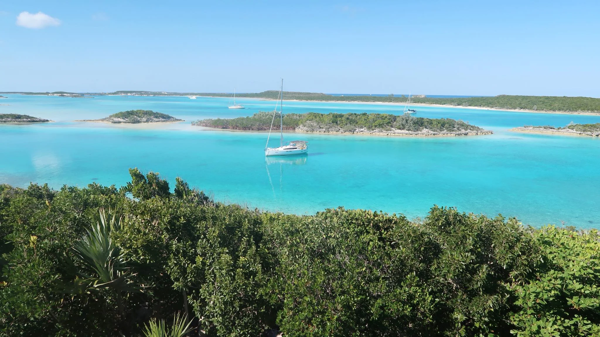 Sailing Life Day 23 - Visiting our new Pinoy Friends on their Private Island and Spearfishing today in the Exumas, Bahamas🐟