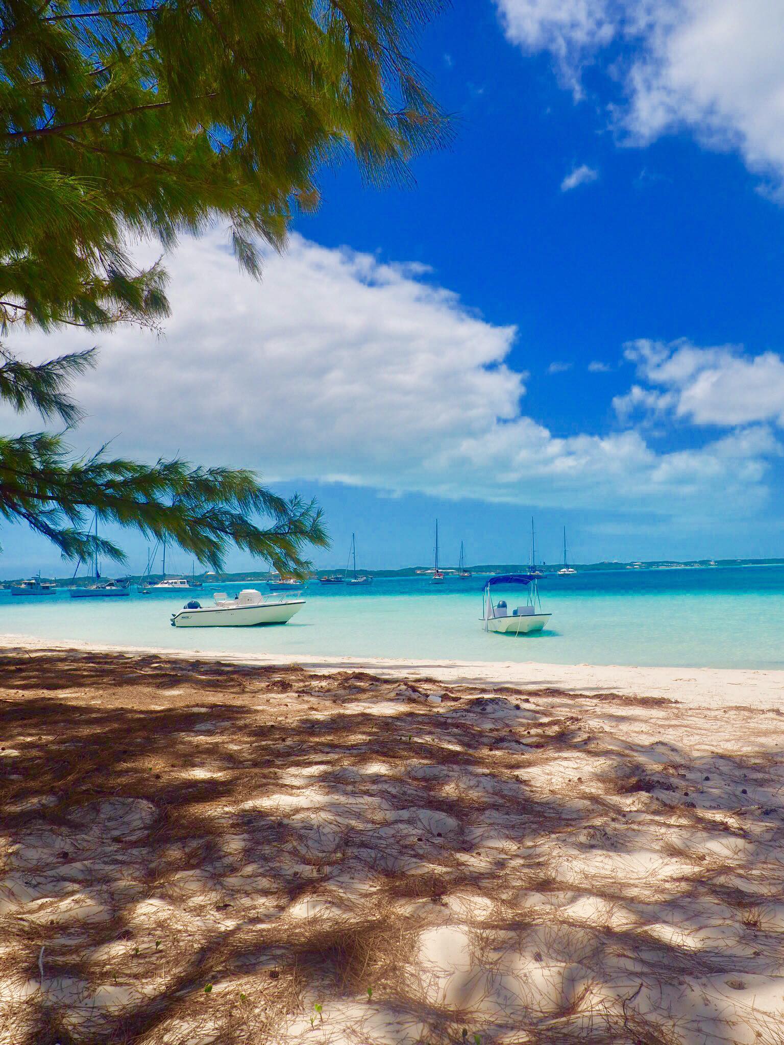 Sailing Life Day 33: Maundy Thursday in George Town, Exumas, Bahamas