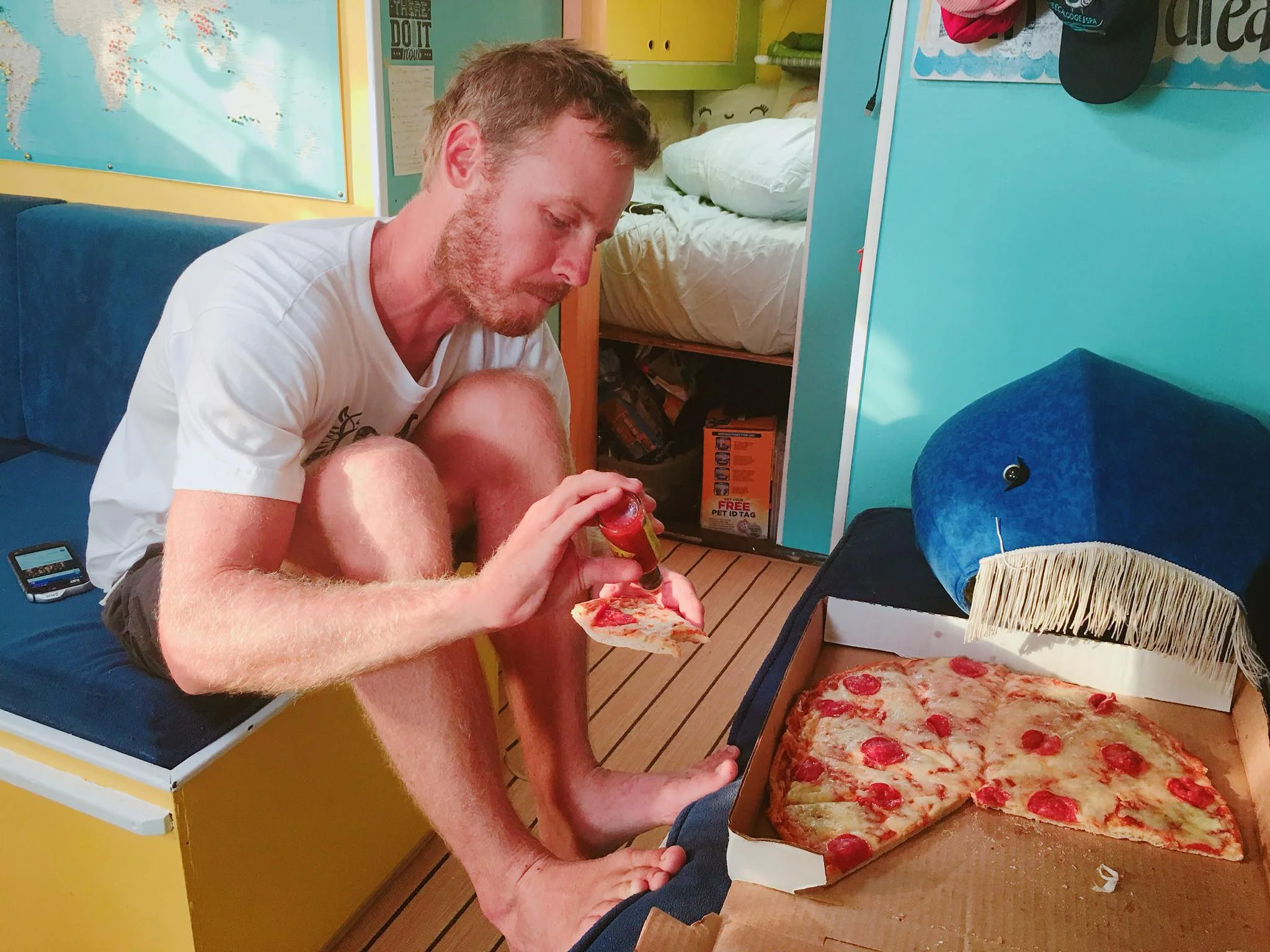 Liveaboard Life Day 134: Pizza Night on the Boat! ⛵️🐈👫