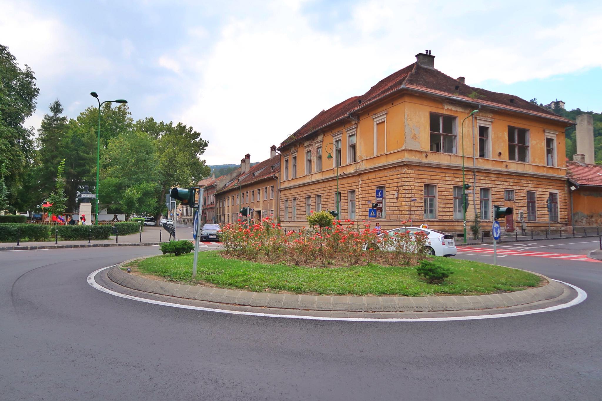 Kach Solo Travels Day 20: Day Trip to one of the popular cities in Transylvania, BRASOV!