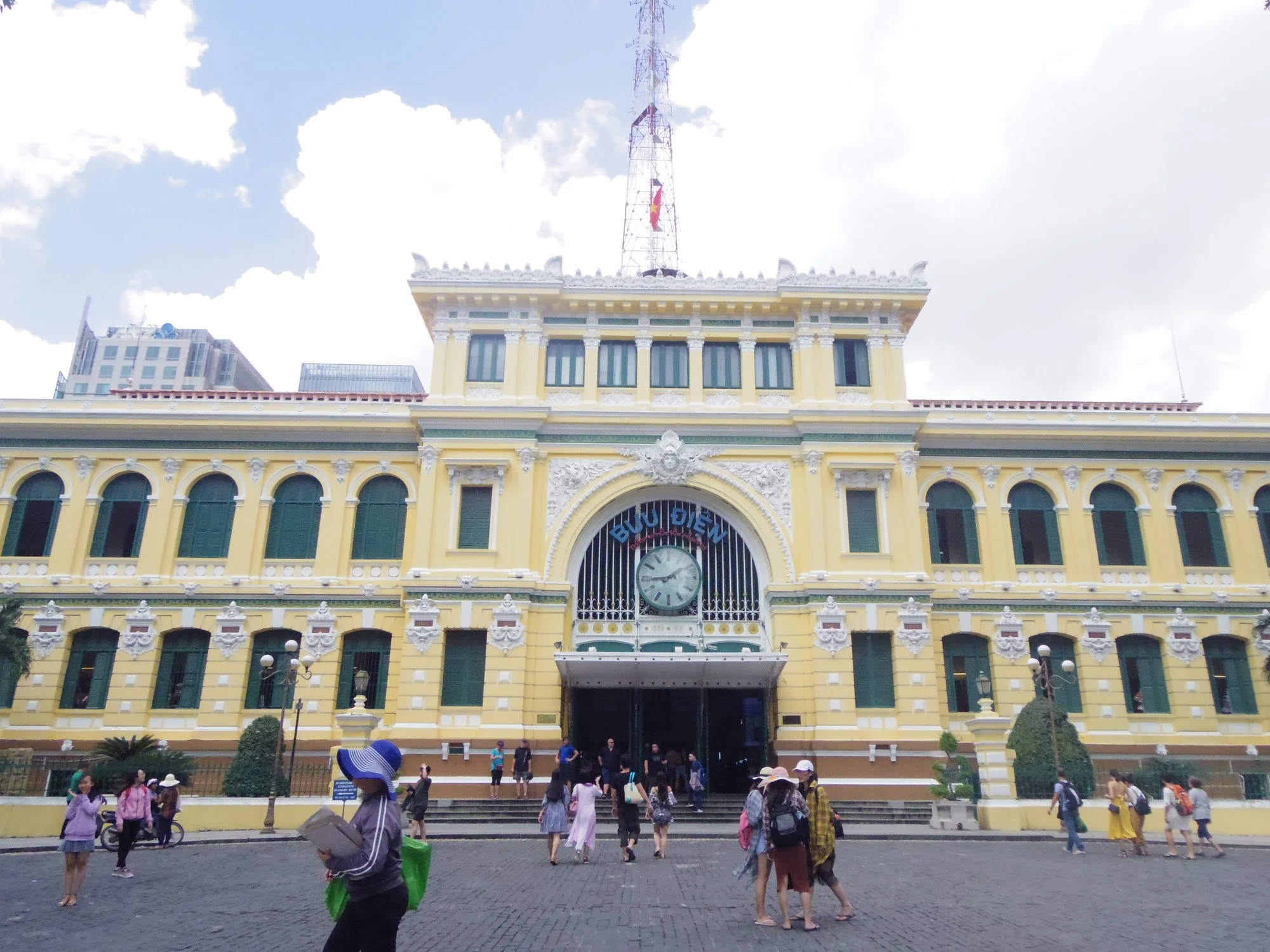 How To Find a Job in Vietnam for Foreigners and Guide to Getting a Vietnam Visa