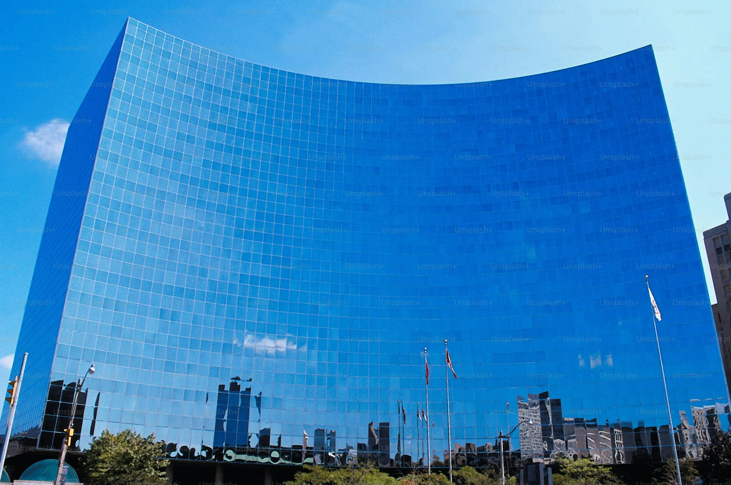 Curved Window Design Ideas: The Architectural Comeback of Organic Shapes