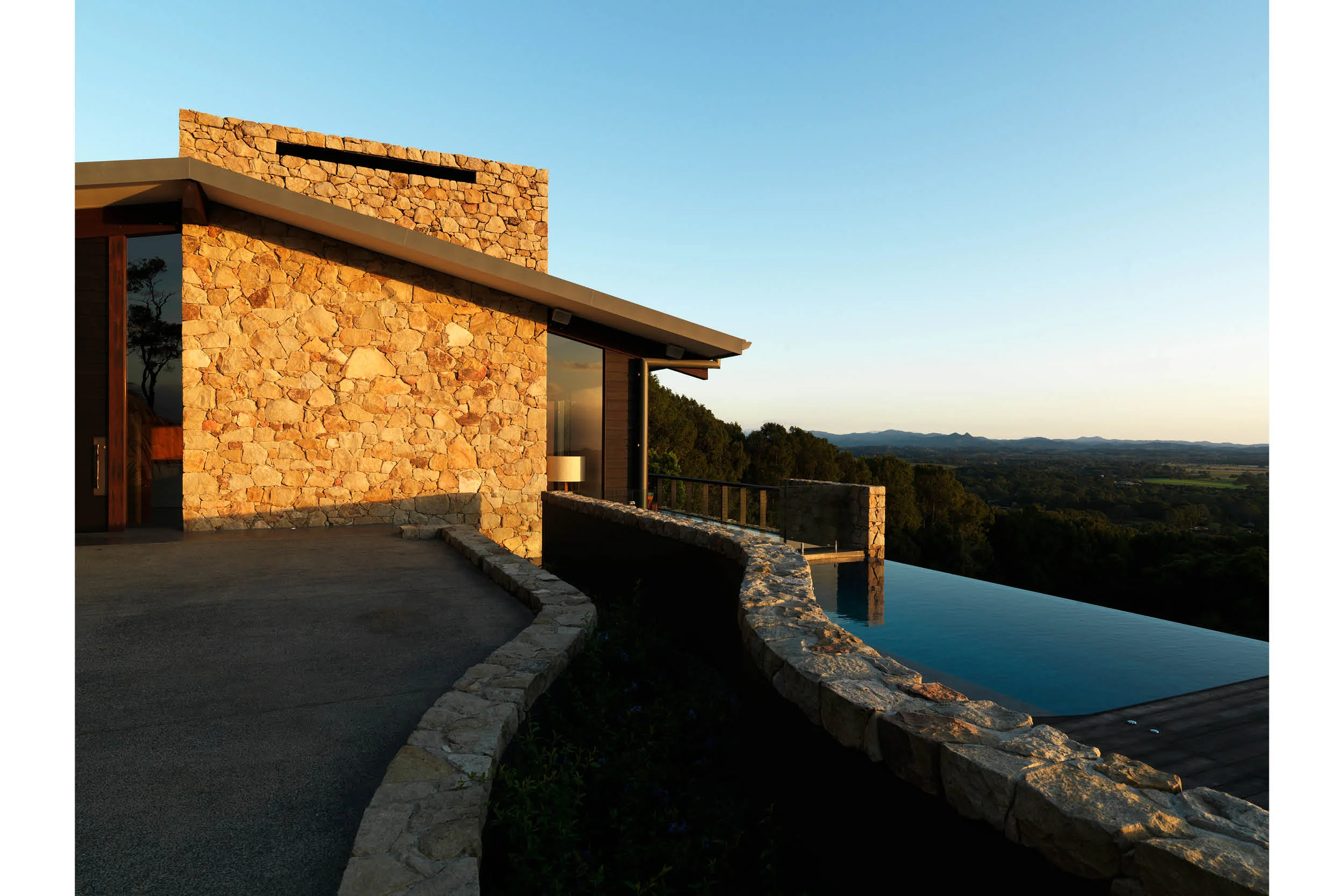 HOUSE ON THE HILL 23.11.201722.jpg