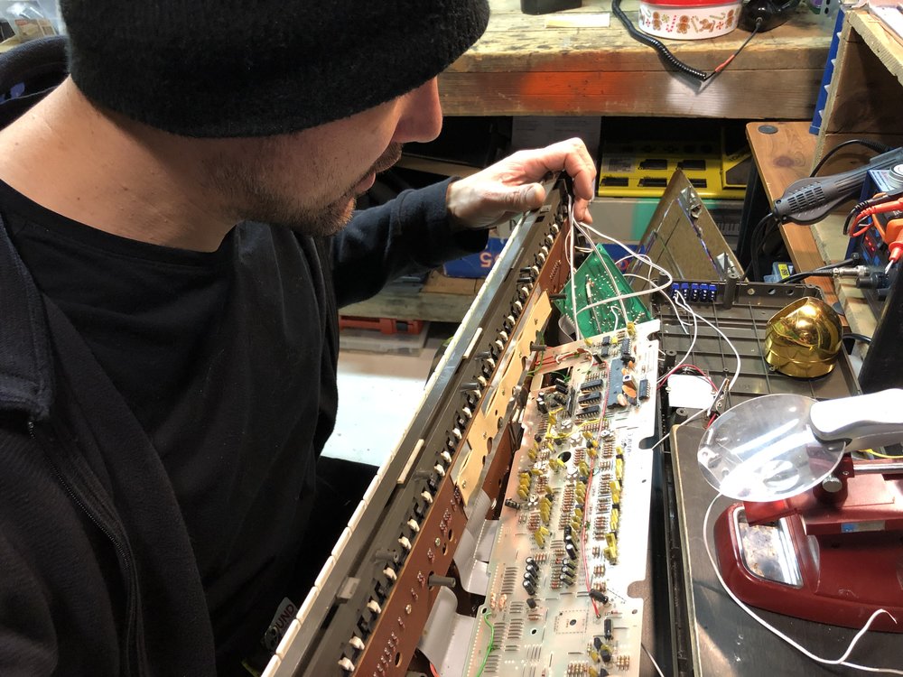 Inspecting the inside of the Casio MT-68