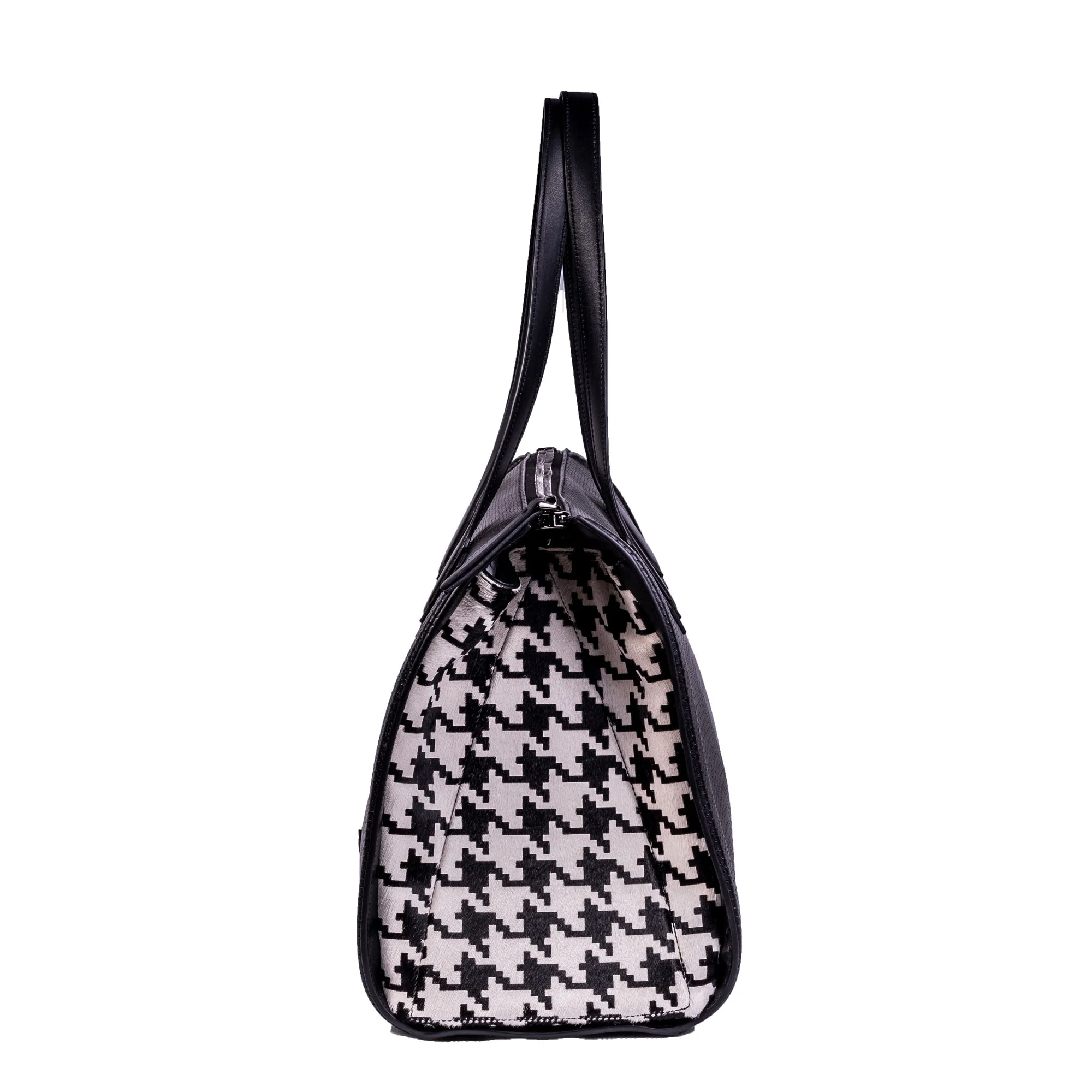 alexandra-clancy-photoshooting-handbag-side.jpg