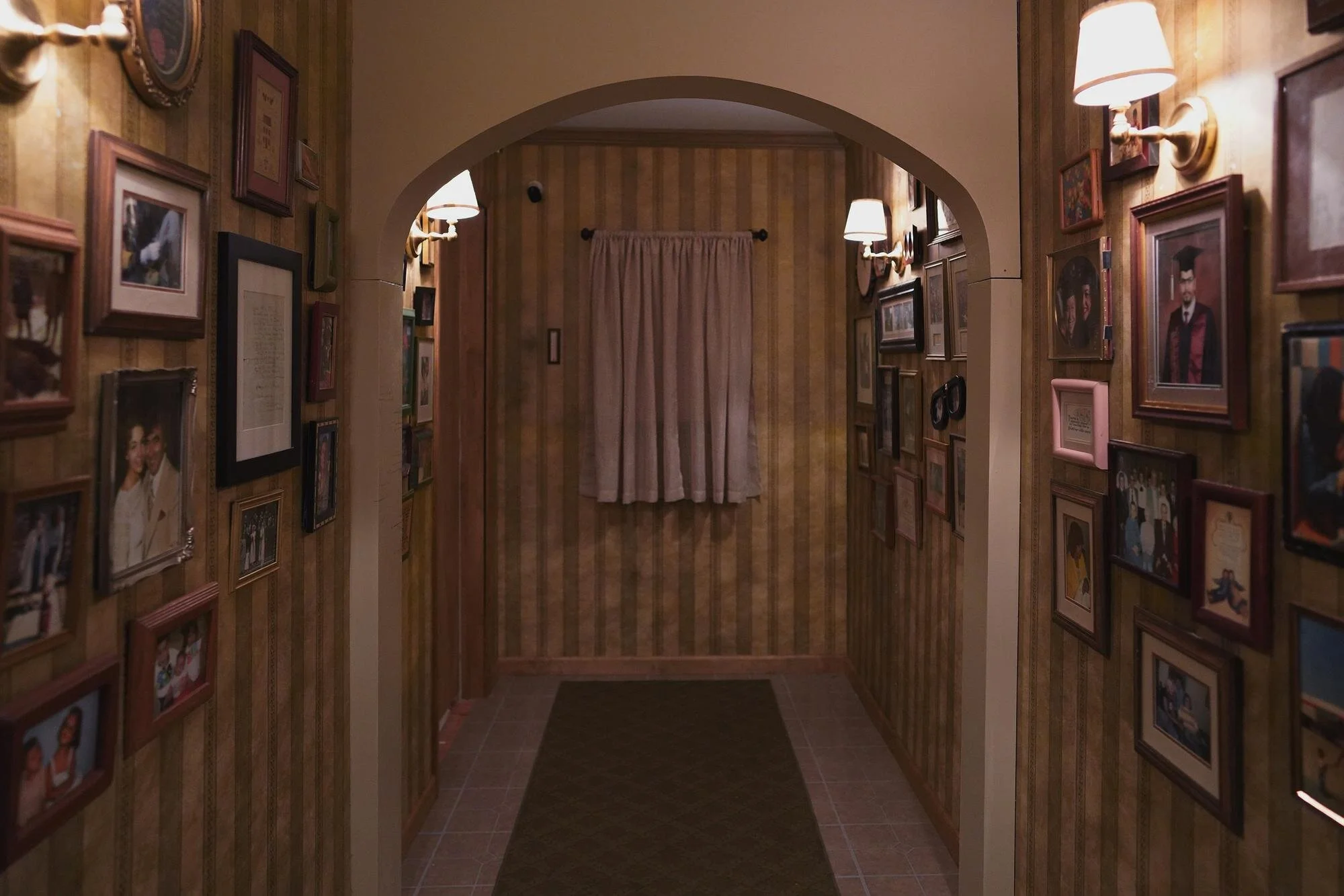 4_hallway_1.jpg