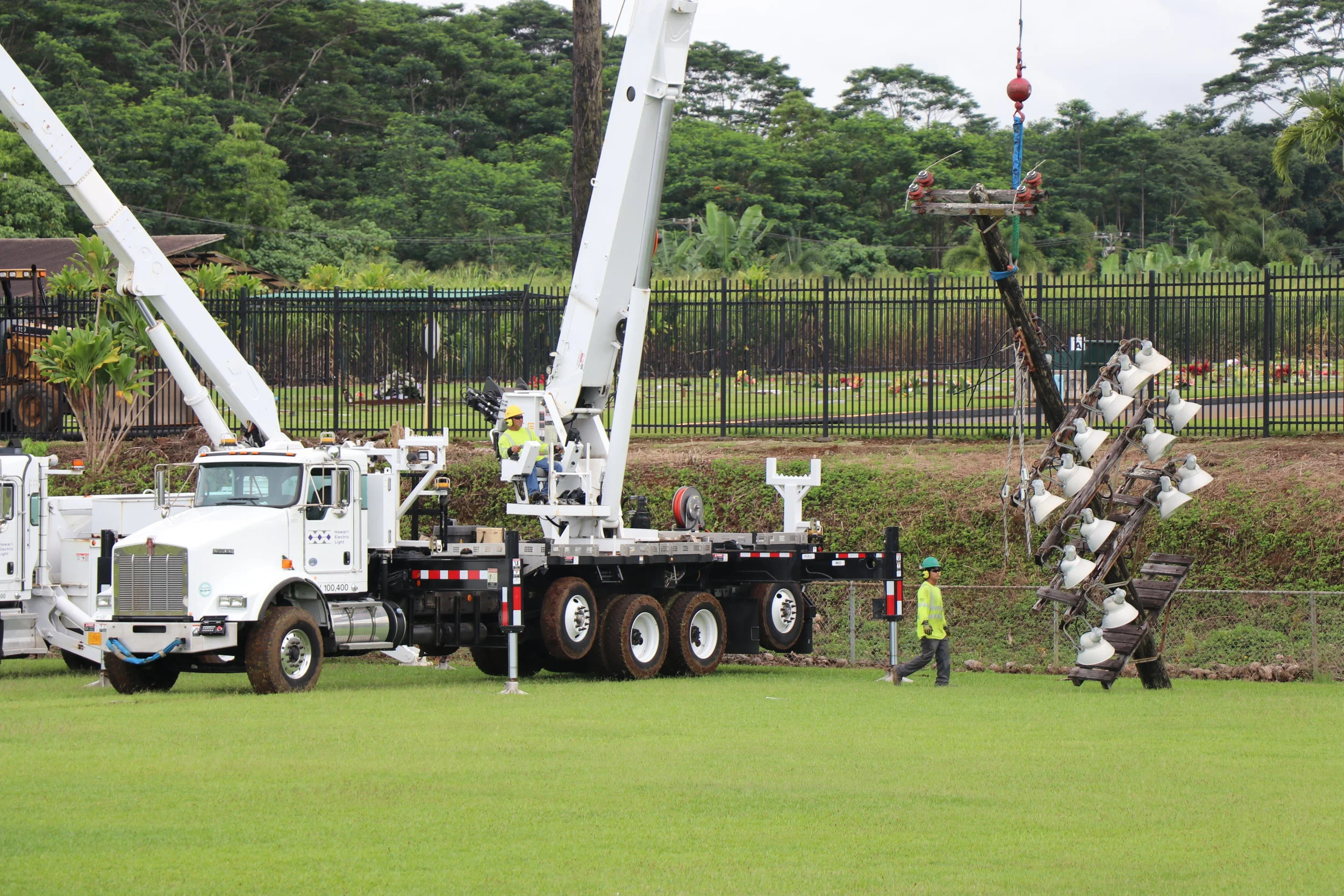 IMG_0433 pole_lights on grnd.JPG